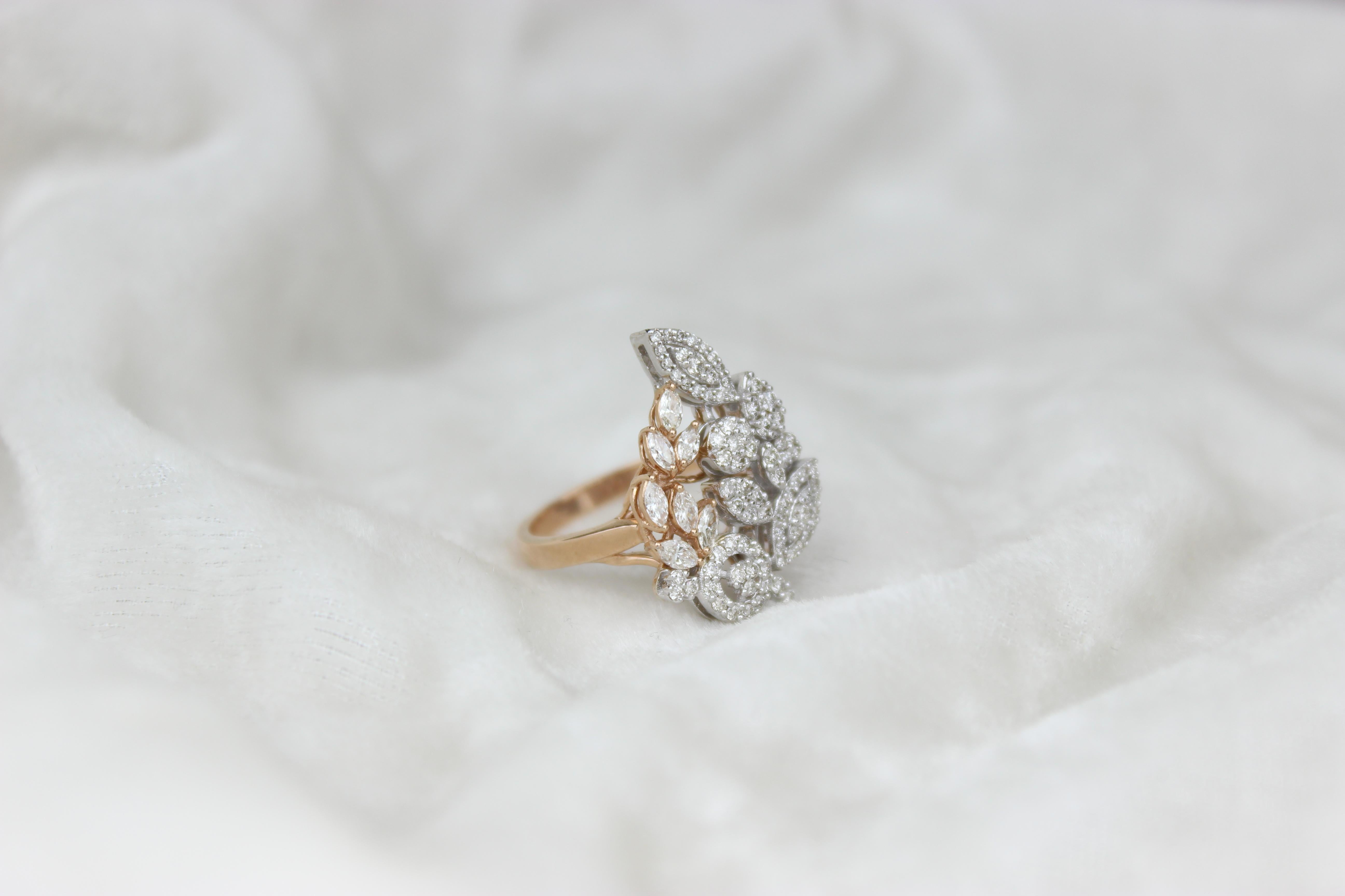 Blätter-Cluster-Diamantring aus 14 Karat massivem Gold (zertifiziert) (Art déco) im Angebot