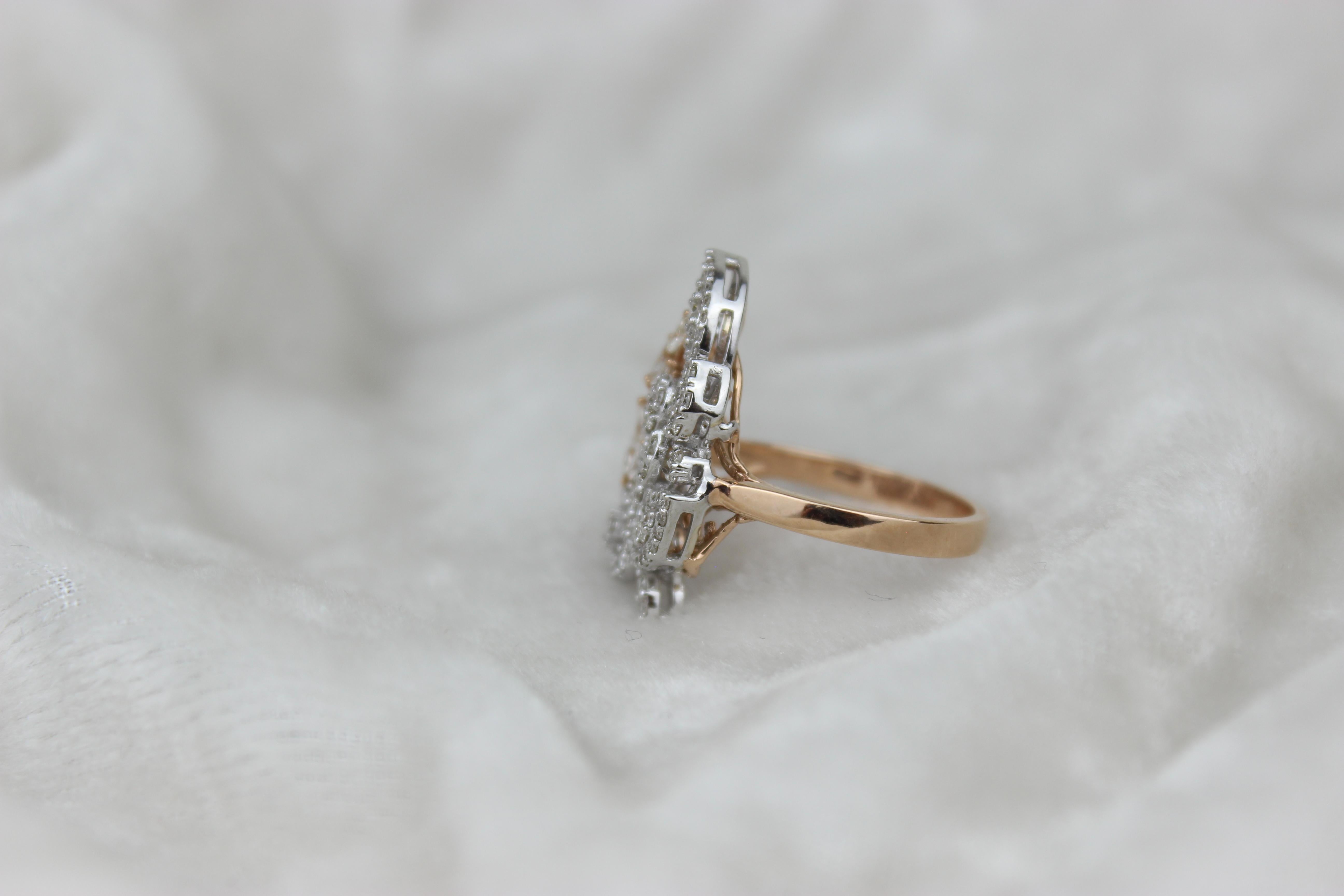 Blätter-Cluster-Diamantring aus 14 Karat massivem Gold (zertifiziert) (Rundschliff) im Angebot
