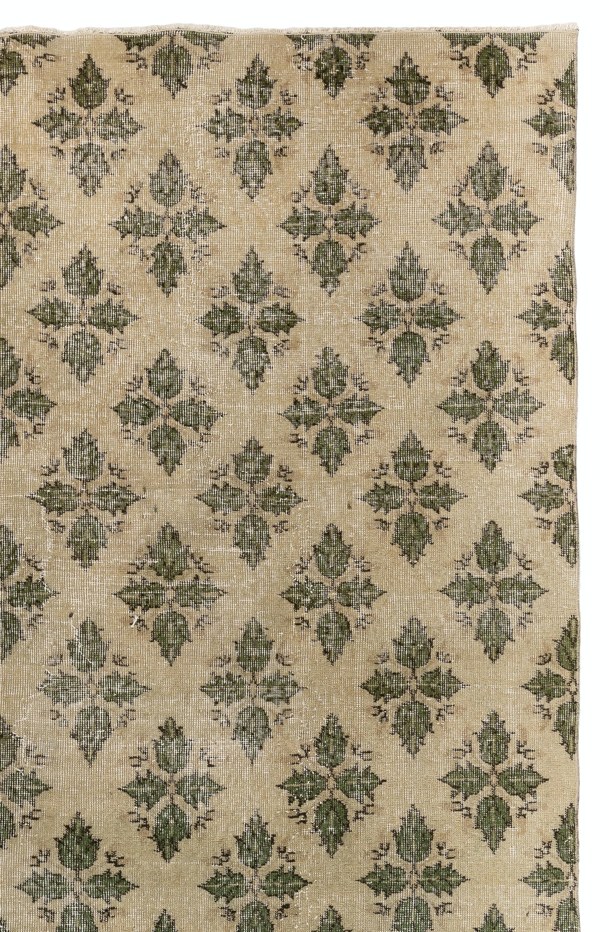 Oushak Tapis anatolien vintage noué à la main à motif de feuilles, beige et vert, 7x10 Ft en vente