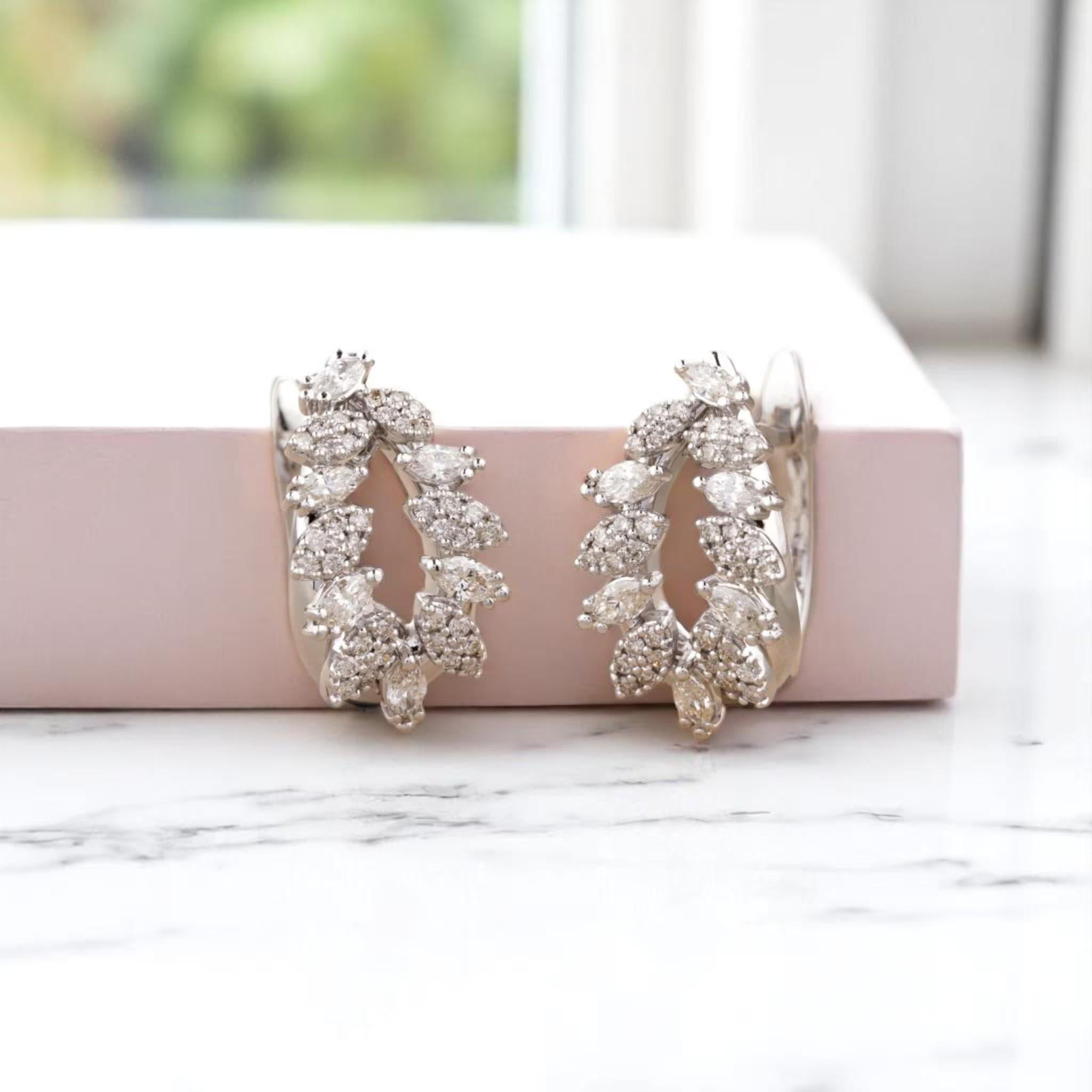 Taille Marquise Boucles d'oreilles Leaves Diamond Huggie en or massif 14K (certifié) en vente