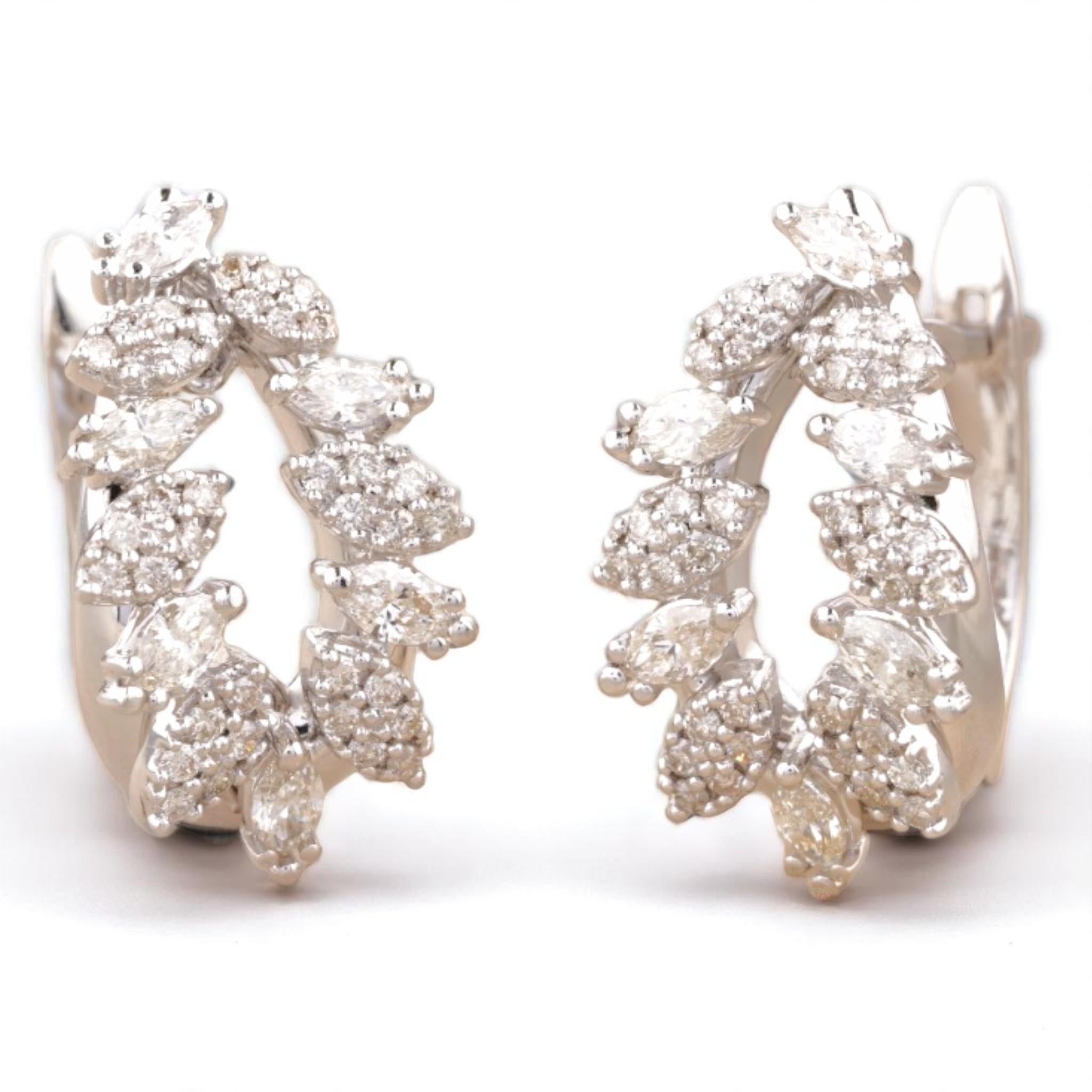 Boucles d'oreilles Leaves Diamond Huggie en or massif 14K (certifié) Neuf - En vente à New Delhi, DL