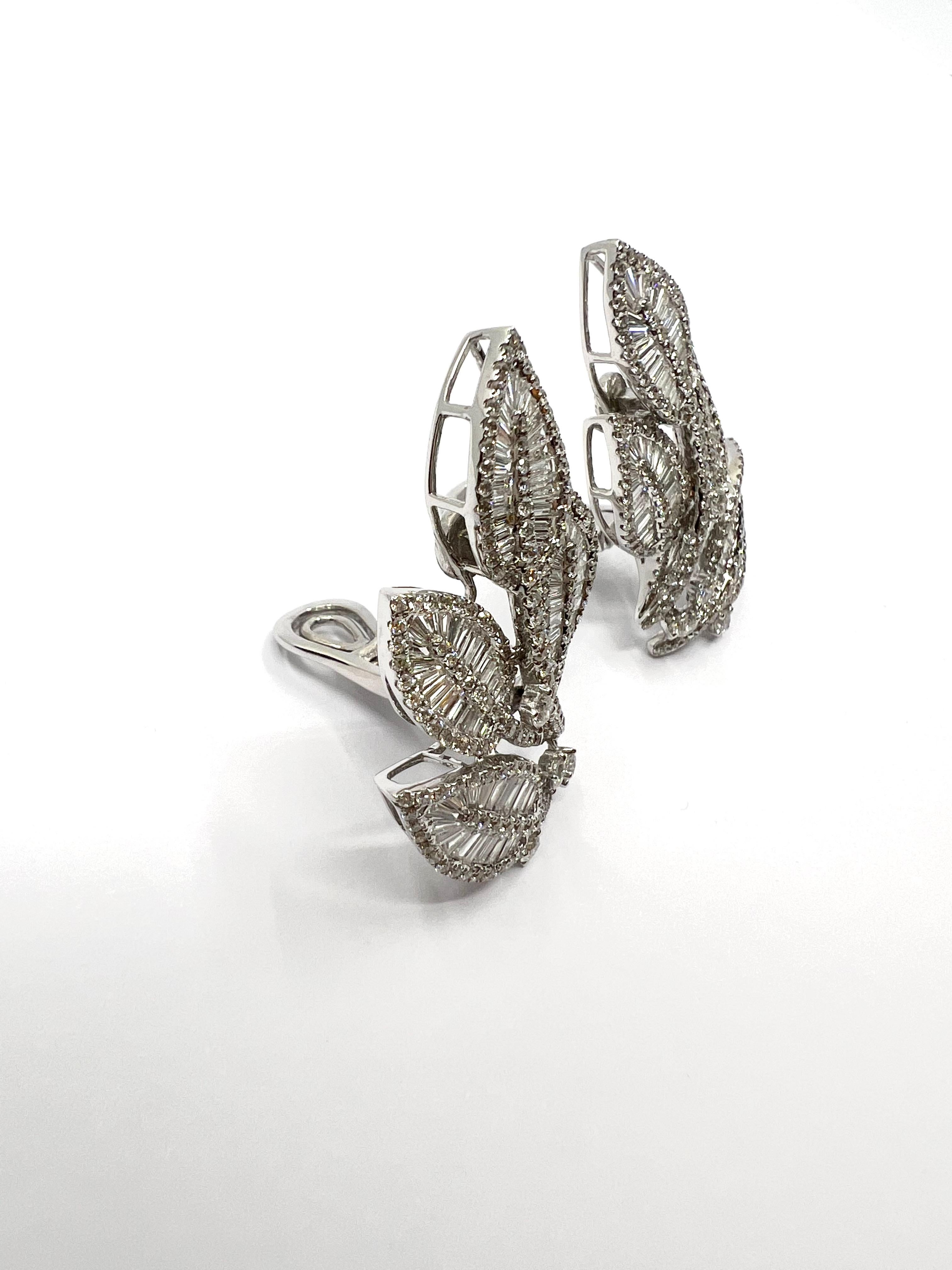 Leaves earrings diamonds paved (6 carats) set on white gold.  For Sale 1