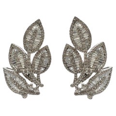 Leaves earrings diamonds paved (6 carats) set on white gold.