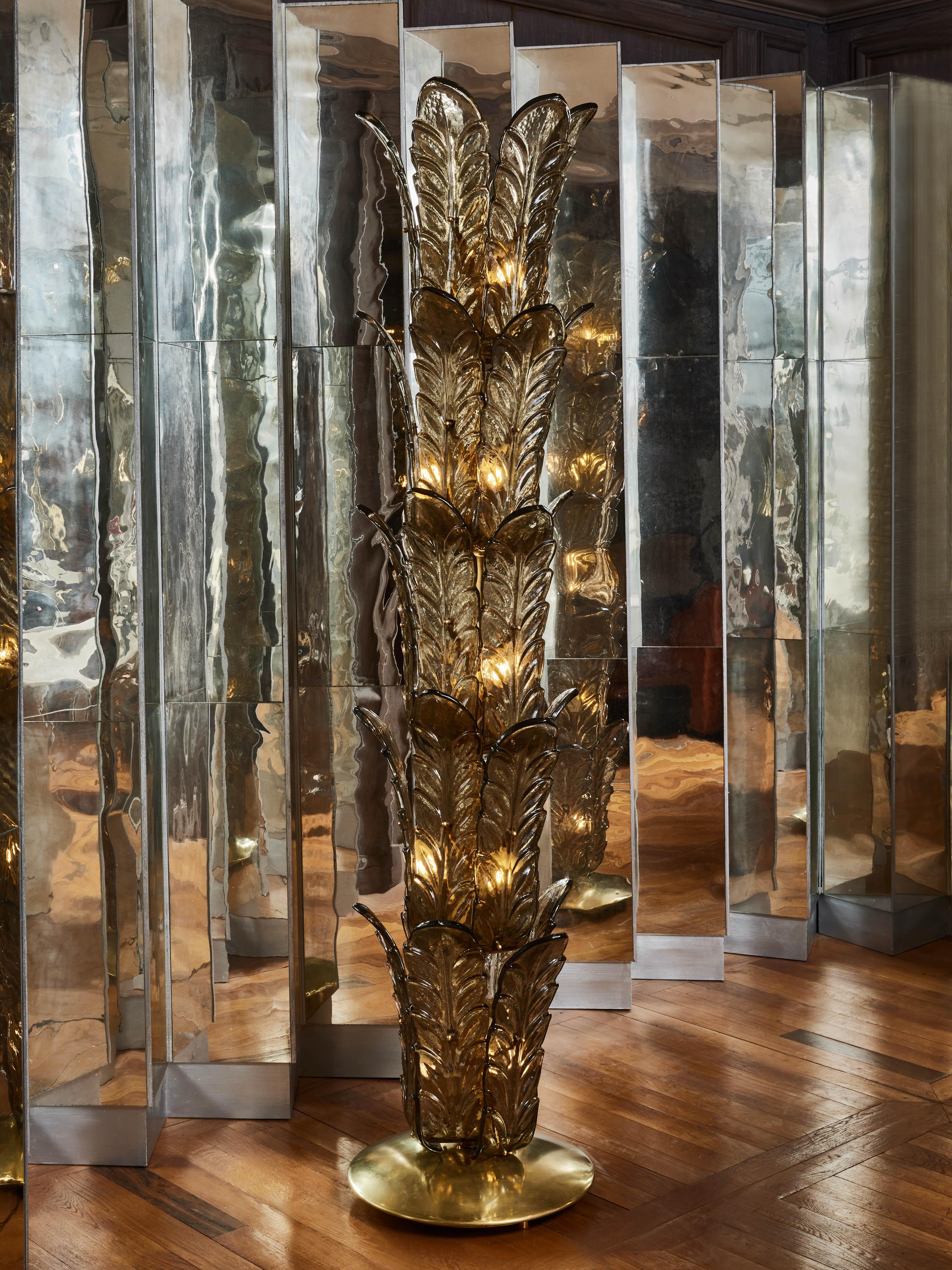 Superb floor lamp in brass, smoked and sculpted Murano glass 