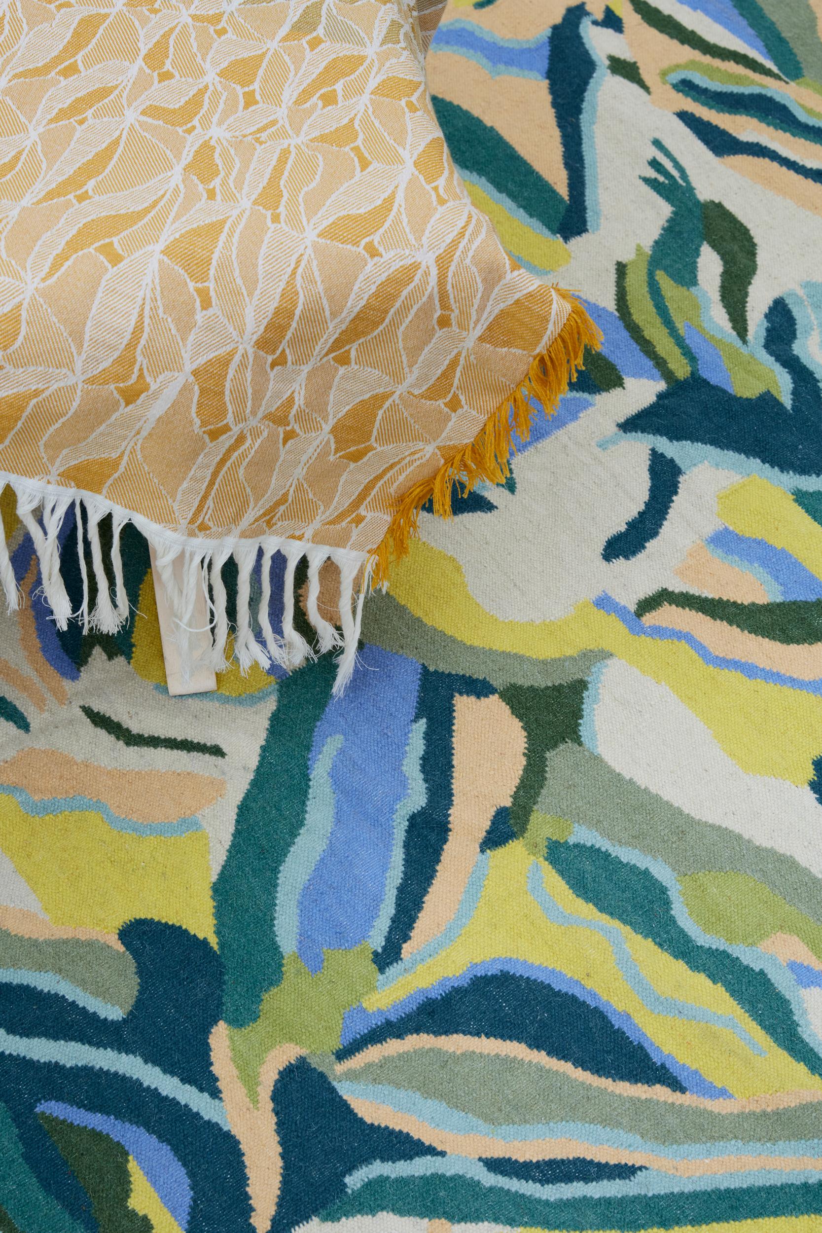 Norvegese Tappeto Leaves & Grass di Volver Studio in vendita