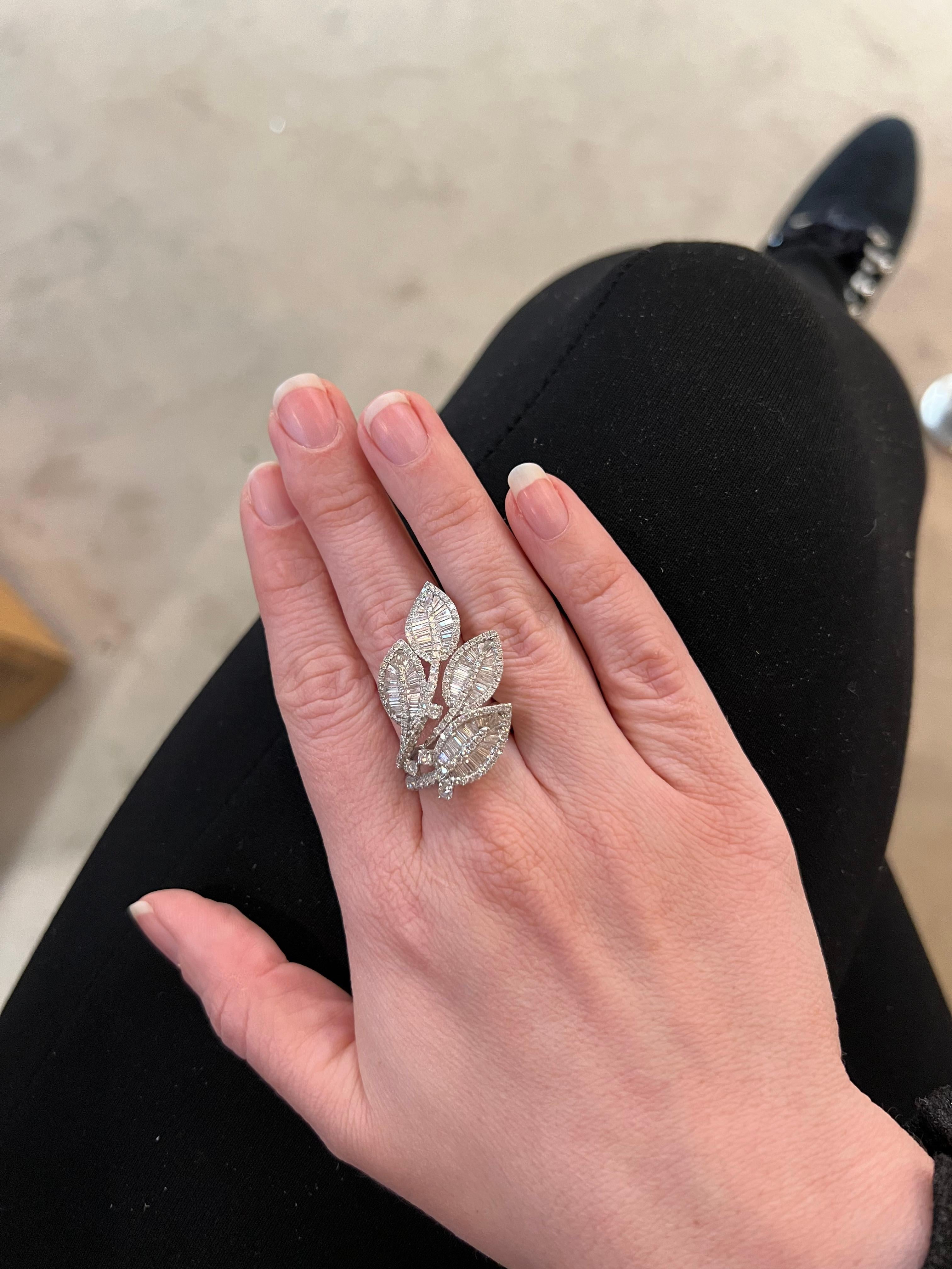 Women's Leaves ring diamonds set on white gold For Sale