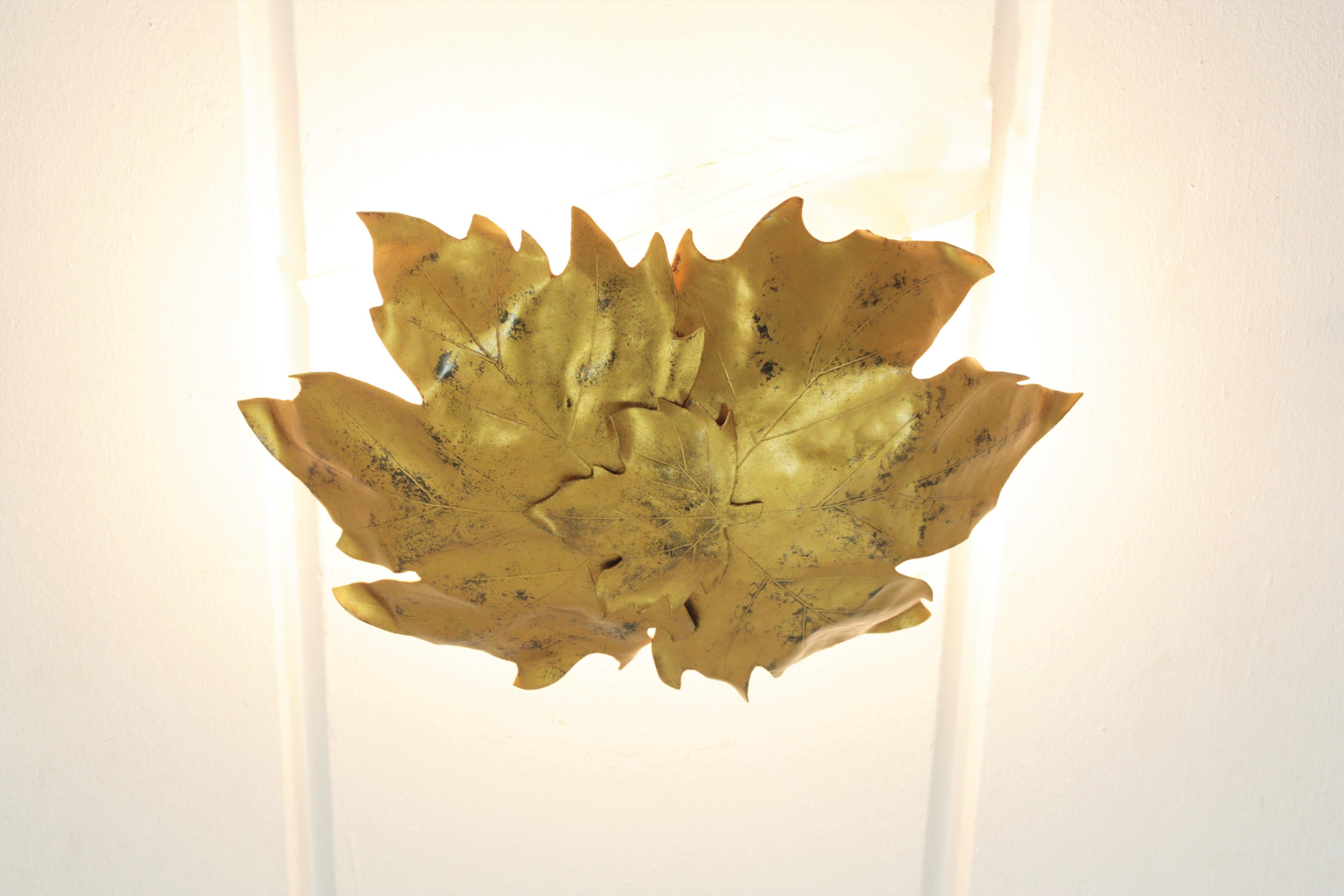 Leaves Shape Ceiling Light Fixture / Wall Sconce in Gilt Metal, 1960s For Sale 6