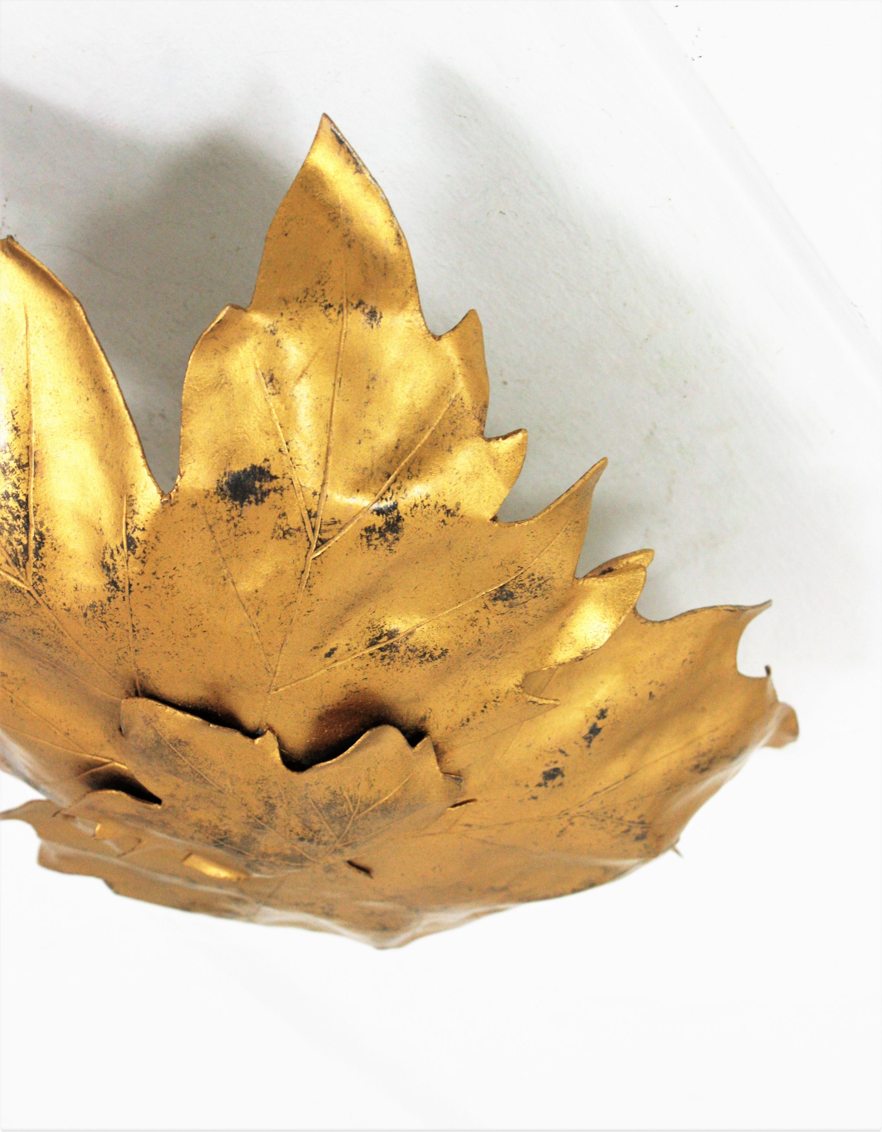 Leaves Shape Ceiling Light Fixture / Wall Sconce in Gilt Metal, 1960s For Sale 7