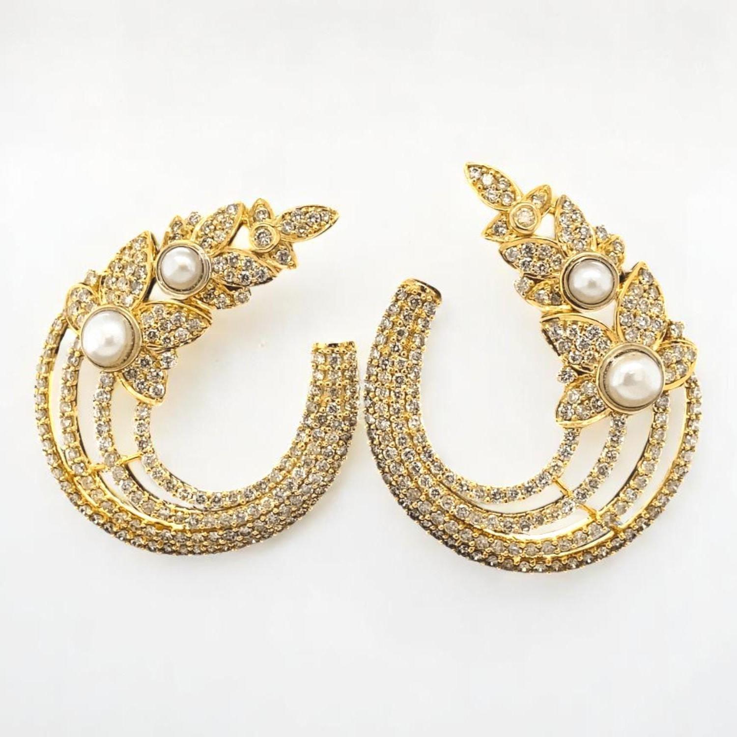 Taille ronde Boucles d'oreilles feuilles en or massif 14K avec perles et diamants (certifié) en vente