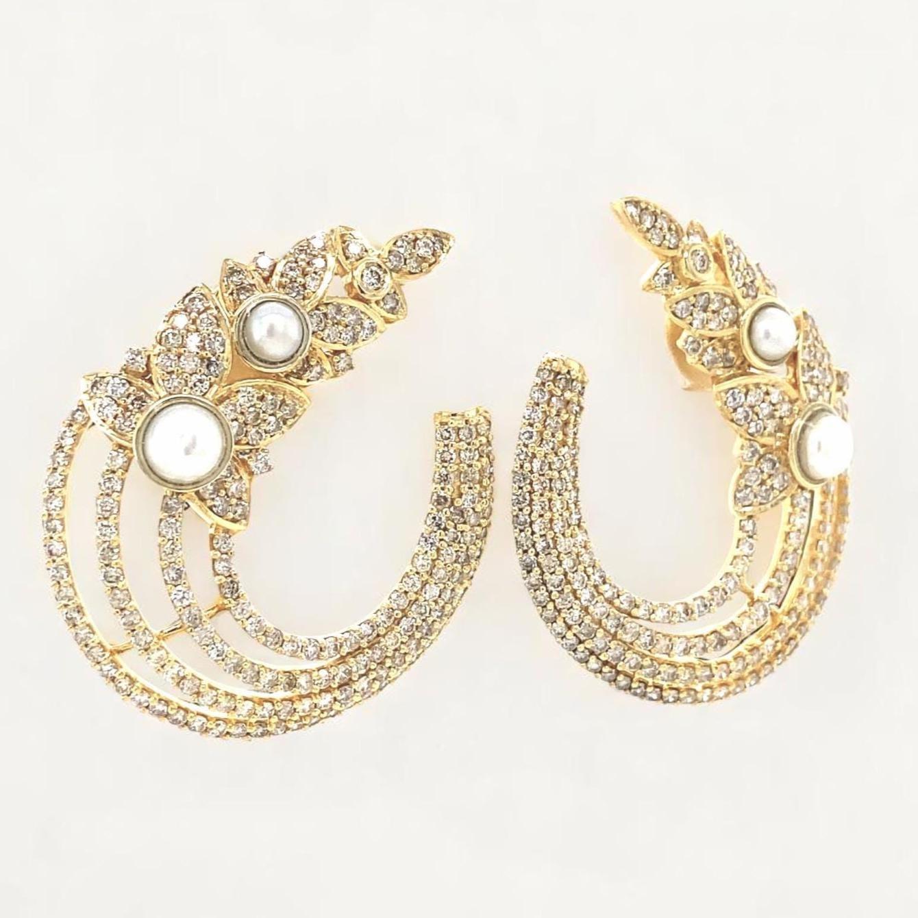 Boucles d'oreilles feuilles en or massif 14K avec perles et diamants (certifié) Neuf - En vente à New Delhi, DL