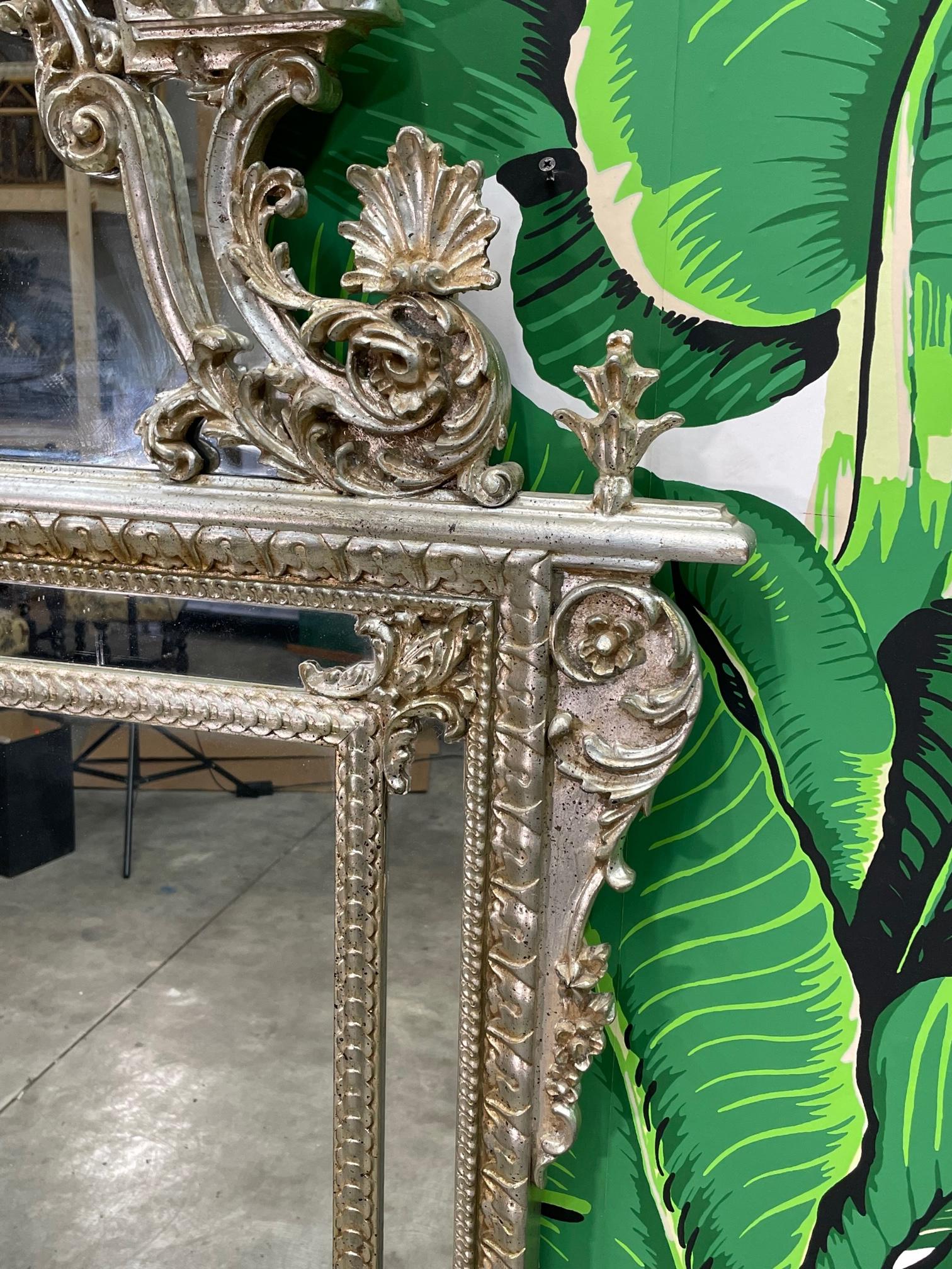 italien LeBarge - Grand miroir mural à double cadre en bois sculpté en vente
