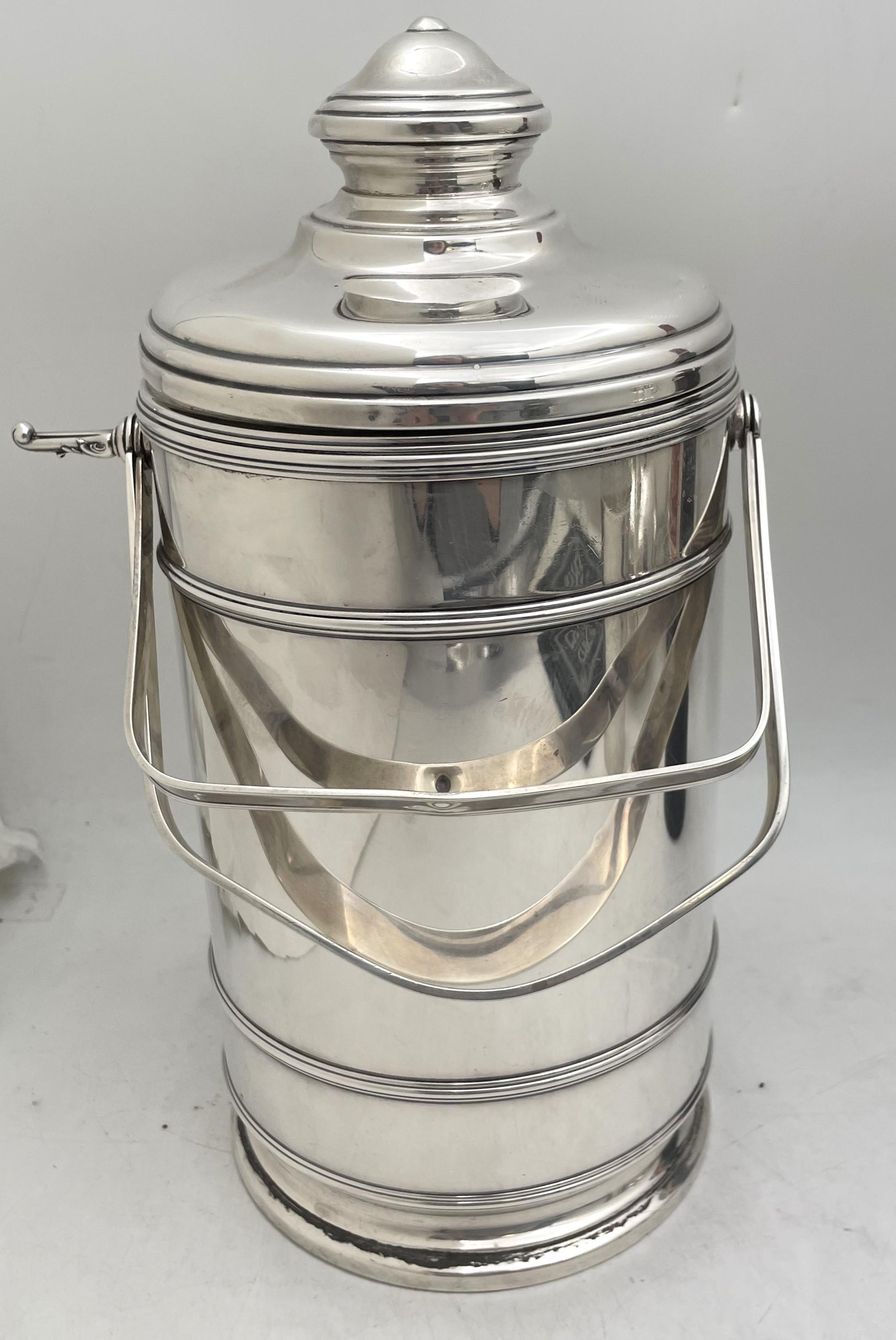 Lebkuecher & Co., possibly made for Tiffany & Co. or Cartier, sterling silver ice bucket in Art Deco style, with an elegant, geometric design, with two handles, lined with a Pyrex Thermos. It measures 12'' in height with the lid (9 1/4'' without) by