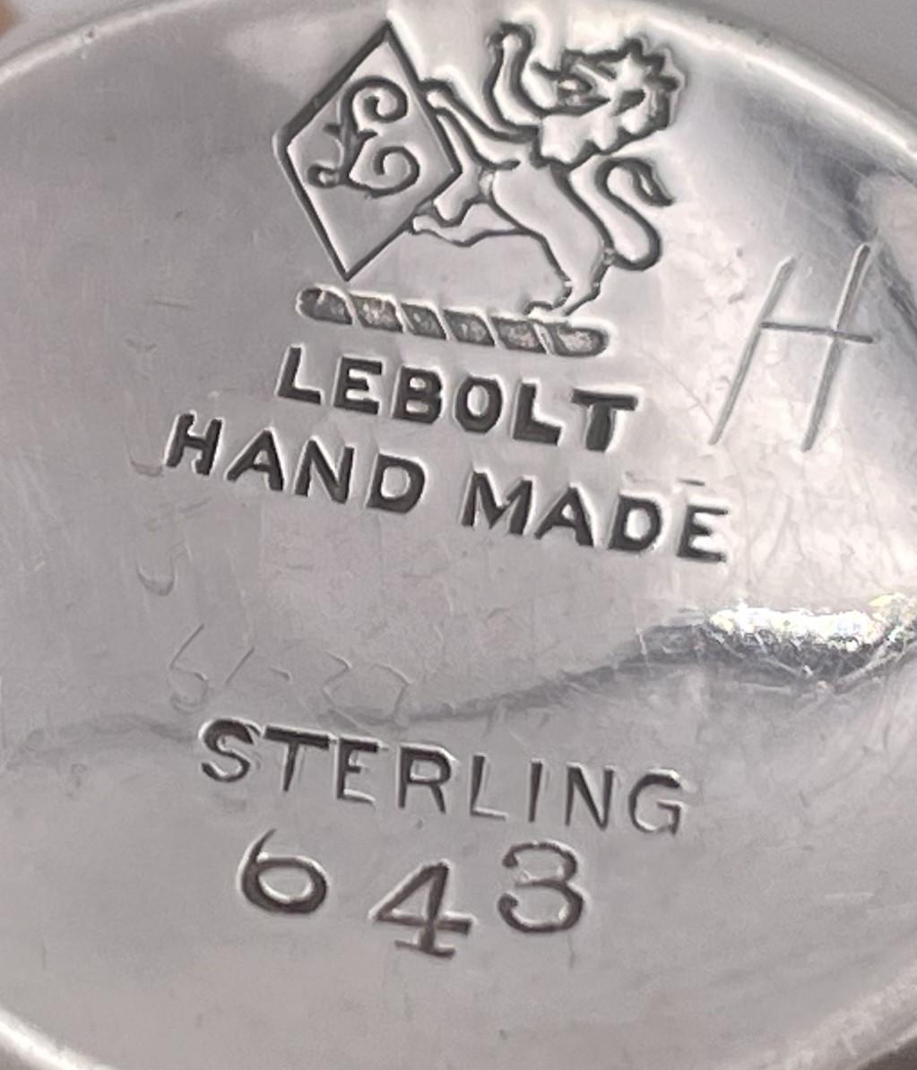 Lebolt Pair of Sterling Silver Hammered Salt & Pepper Shakers Arts &Crafts Style In condizioni buone in vendita a New York, NY