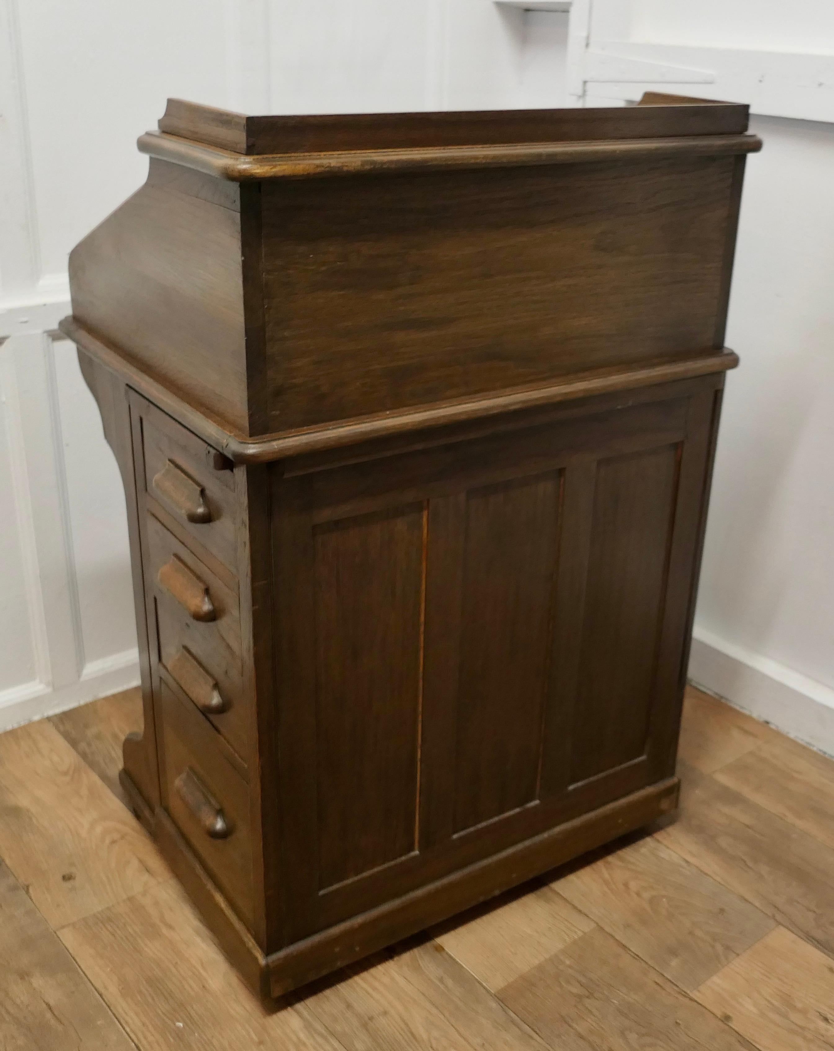 Lebus Art Deco Oak, Restaurant Roll Top Desk Greeting Station  In Good Condition In Chillerton, Isle of Wight
