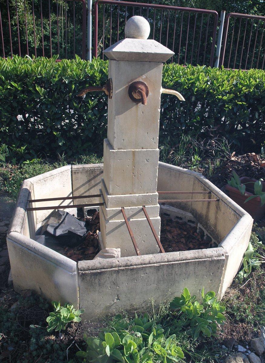 90s water fountain