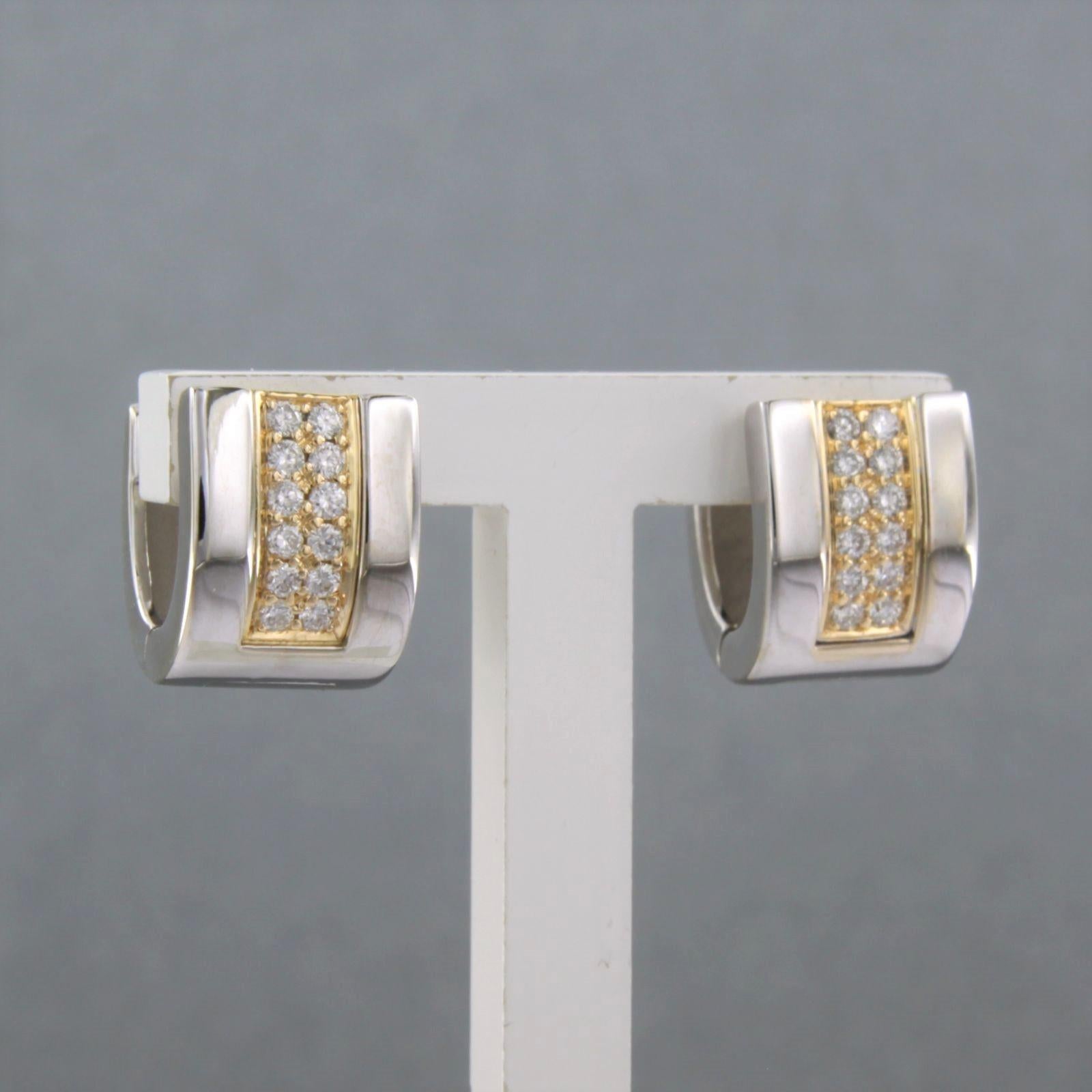 Modern LECHIC - 18k bicolour gold ear clips set with brilliant cut diamonds For Sale