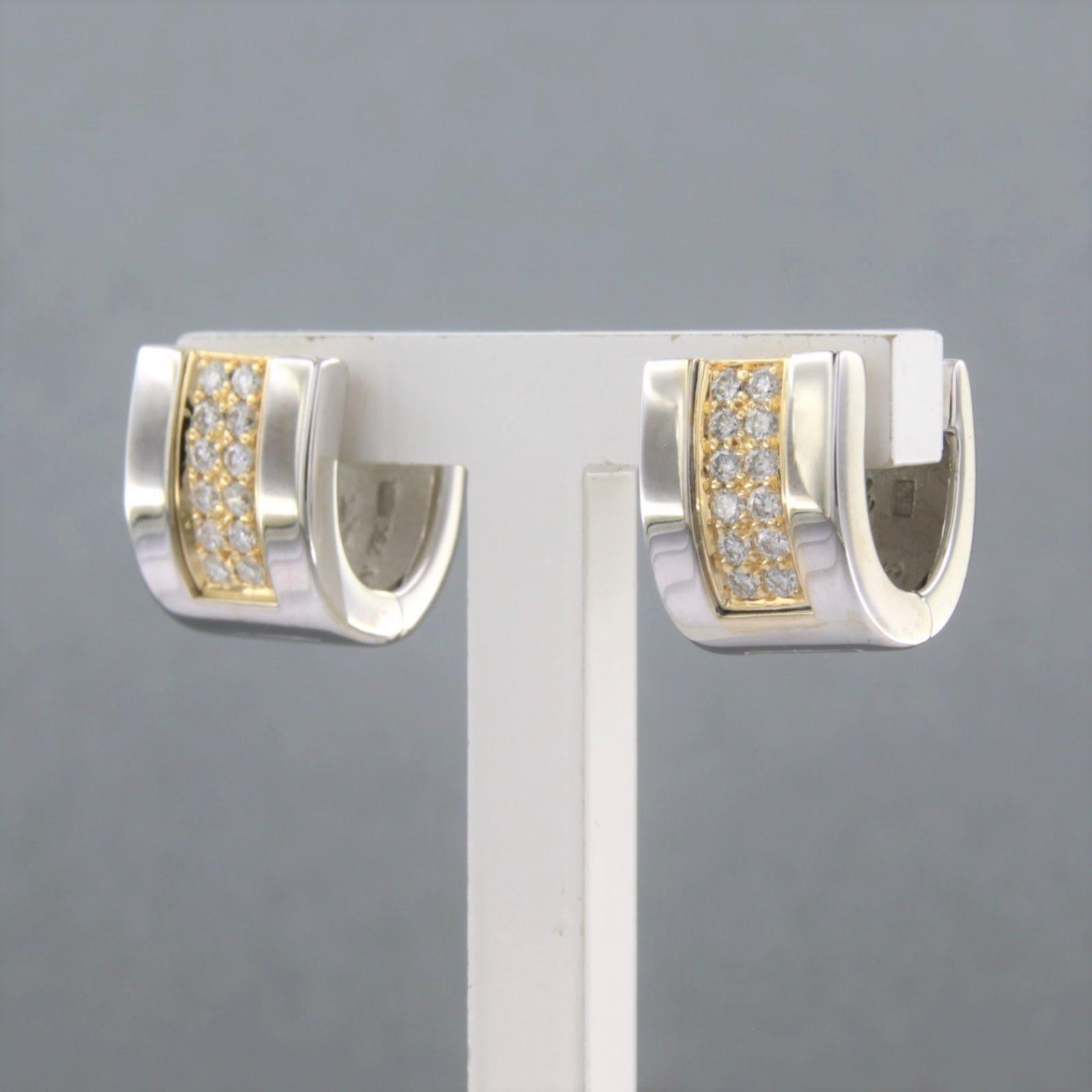 Brilliant Cut LECHIC - 18k bicolour gold ear clips set with brilliant cut diamonds For Sale