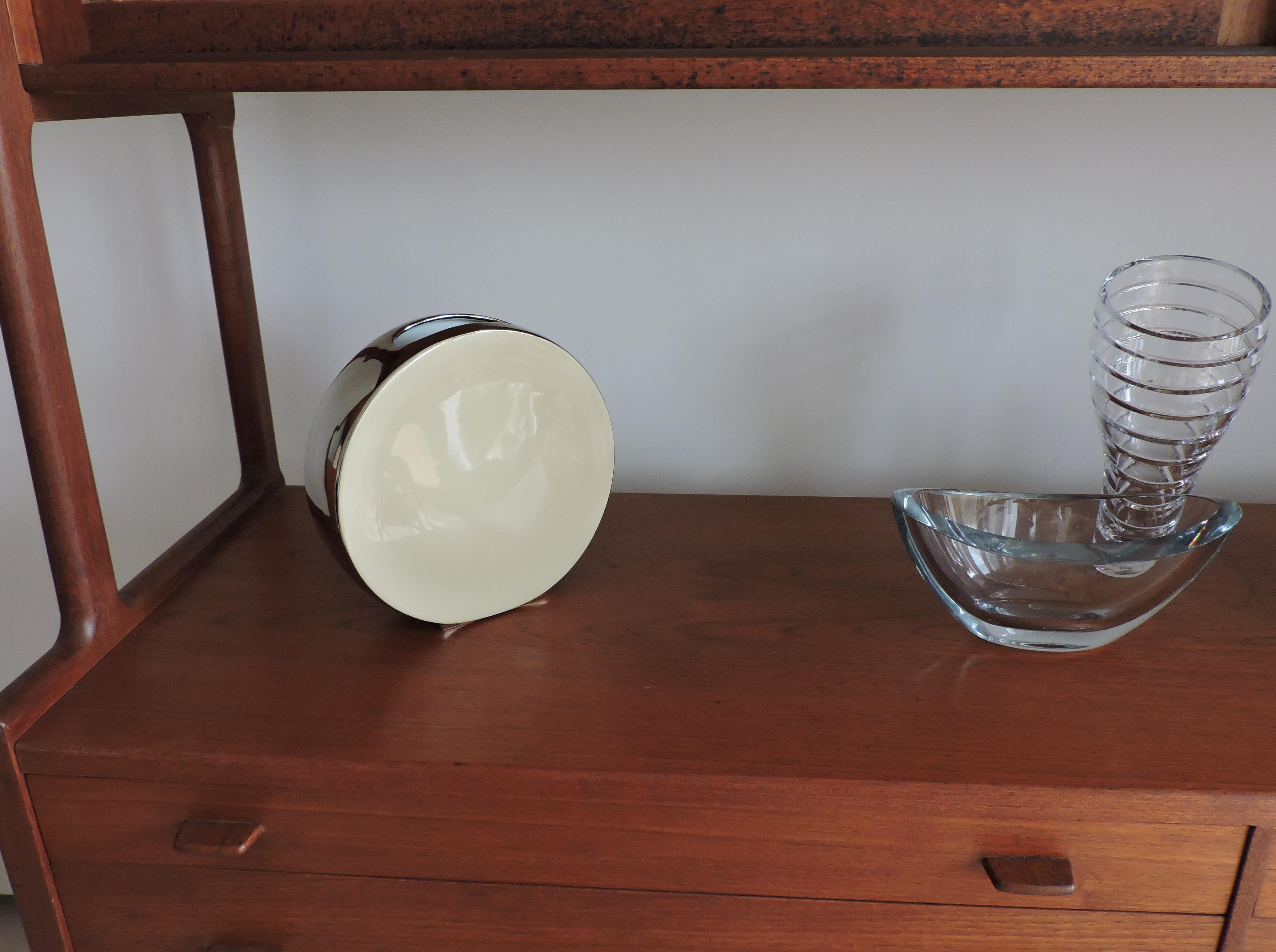 Vaso rotondo in porcellana moderna modernista Limoges France in vendita 1