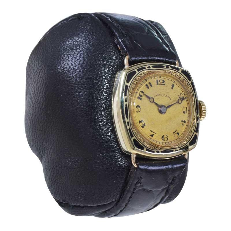 LeCoultre 14Kt. und Emaille-Intarsien Art Deco Armbanduhr um 1930''s  (Art déco) im Angebot