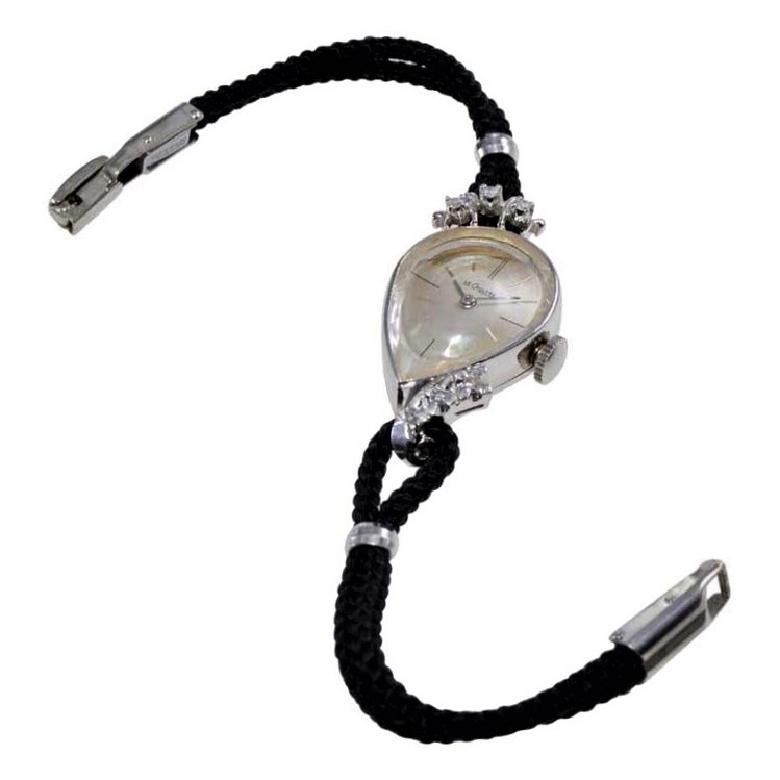Lecoultre 14 carats, or blanc massif, design du milieu du siècle dernier en vente 4