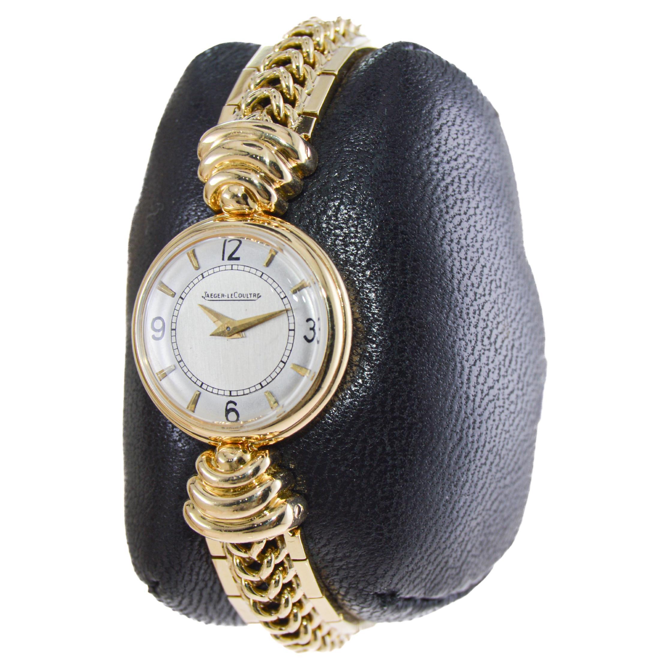LeCoultre 18Kt. Montre The Moderns pour dames avec bracelet en or Excellent état - En vente à Long Beach, CA