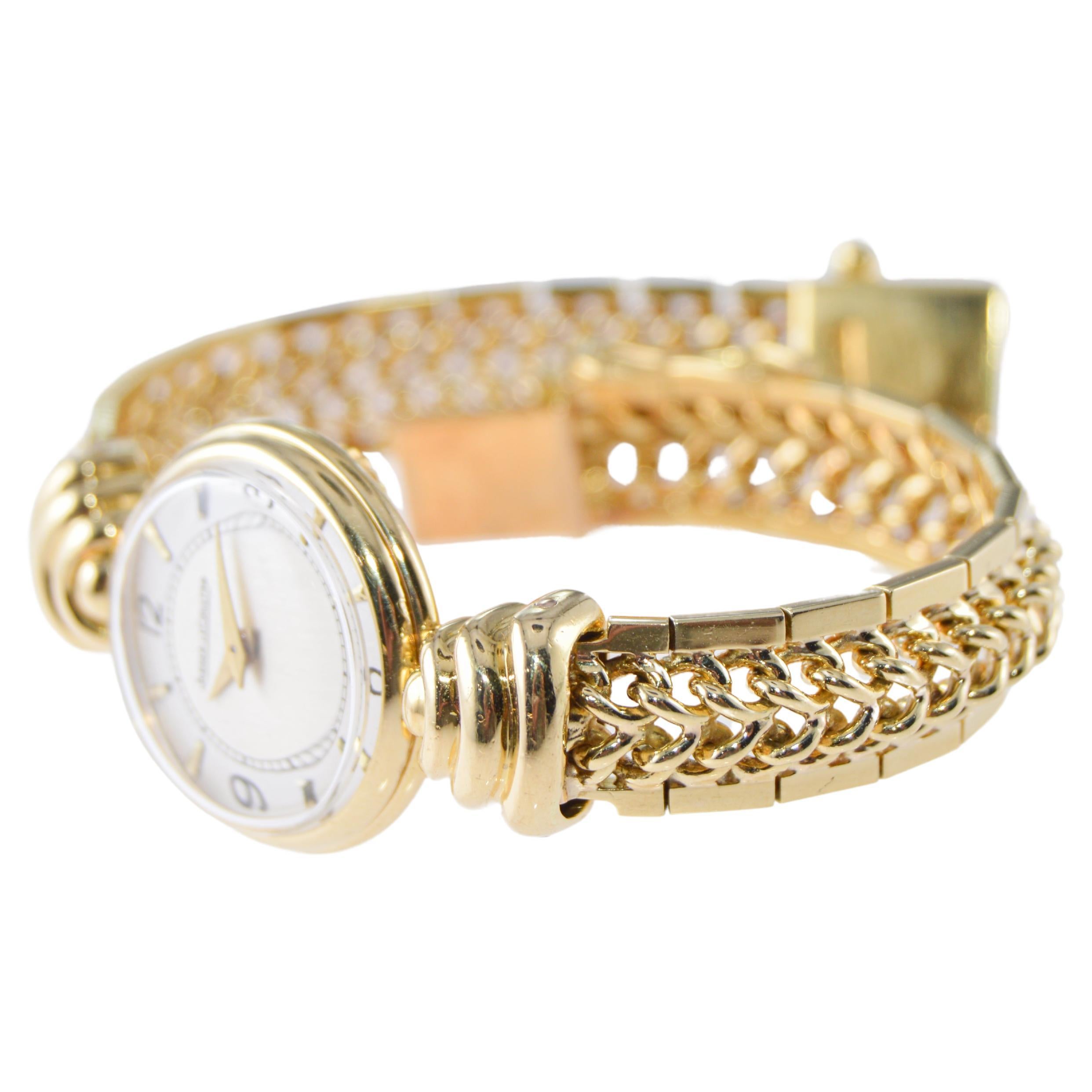 LeCoultre 18Kt. Montre The Moderns pour dames avec bracelet en or en vente 2
