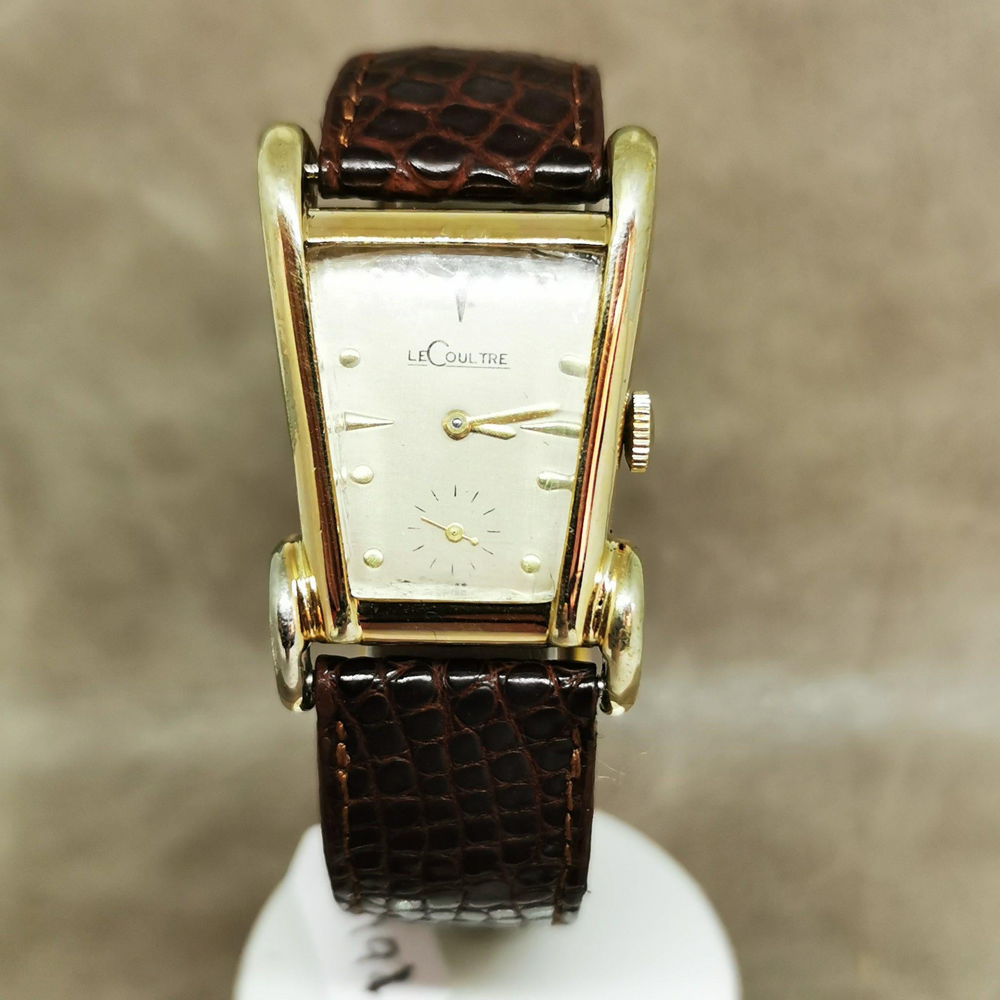 Manufacturer : Lecoultre
Model: aristocrat 
Year: 1952
Serial number: 65812
Material(s): 10-karat gold 
Dimensions: 28 x 26mm
Glass: Plexiglas
Lume: no
Calibre: lecoultre 60 hand-wound 
Bracelet / Strap: Alligator leather 
Width of the