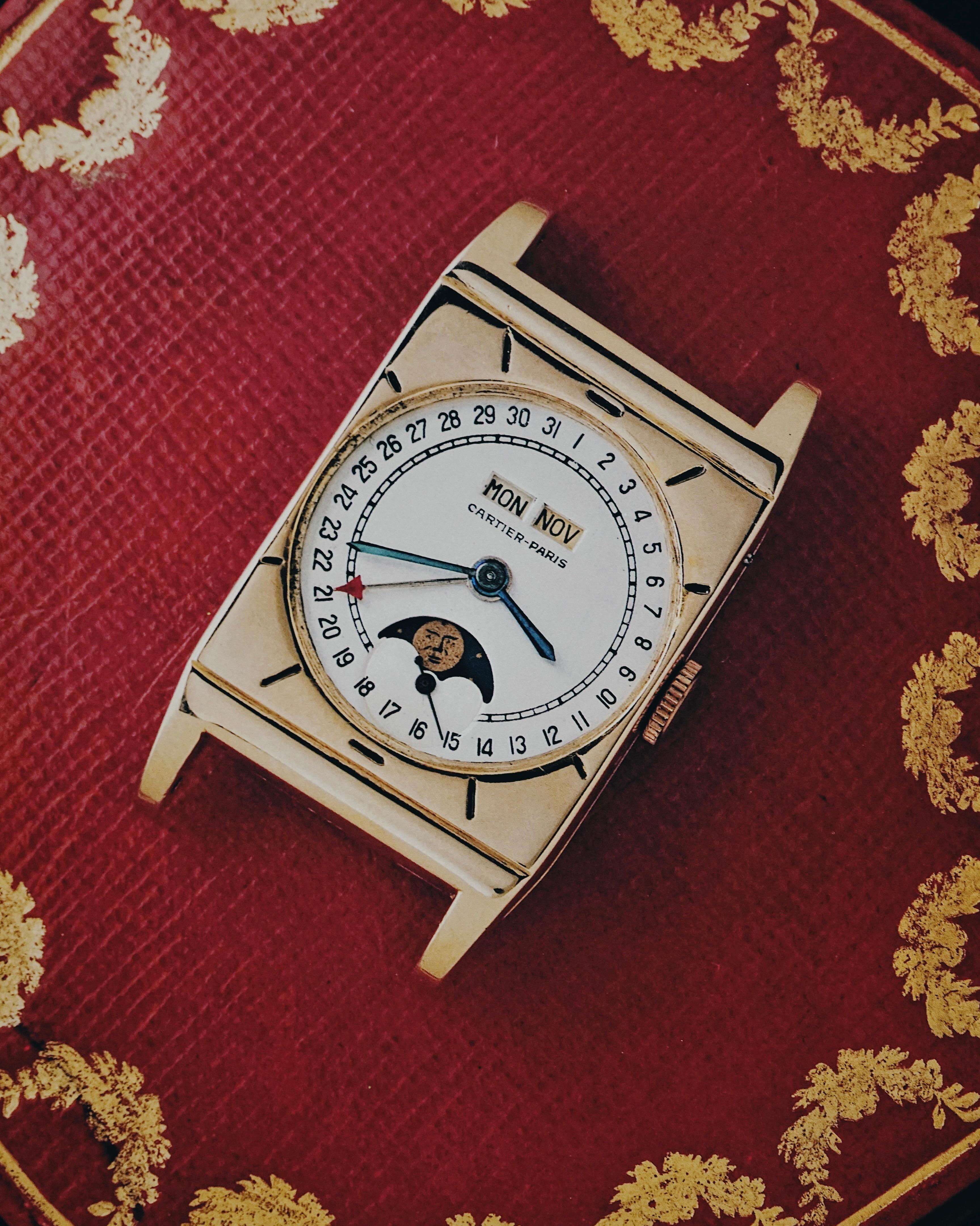 LeCoultre, Very Rare Triple Date Moonphase 10K Goldfilled Wristwatch, 1949 In Good Condition In Paris, FR