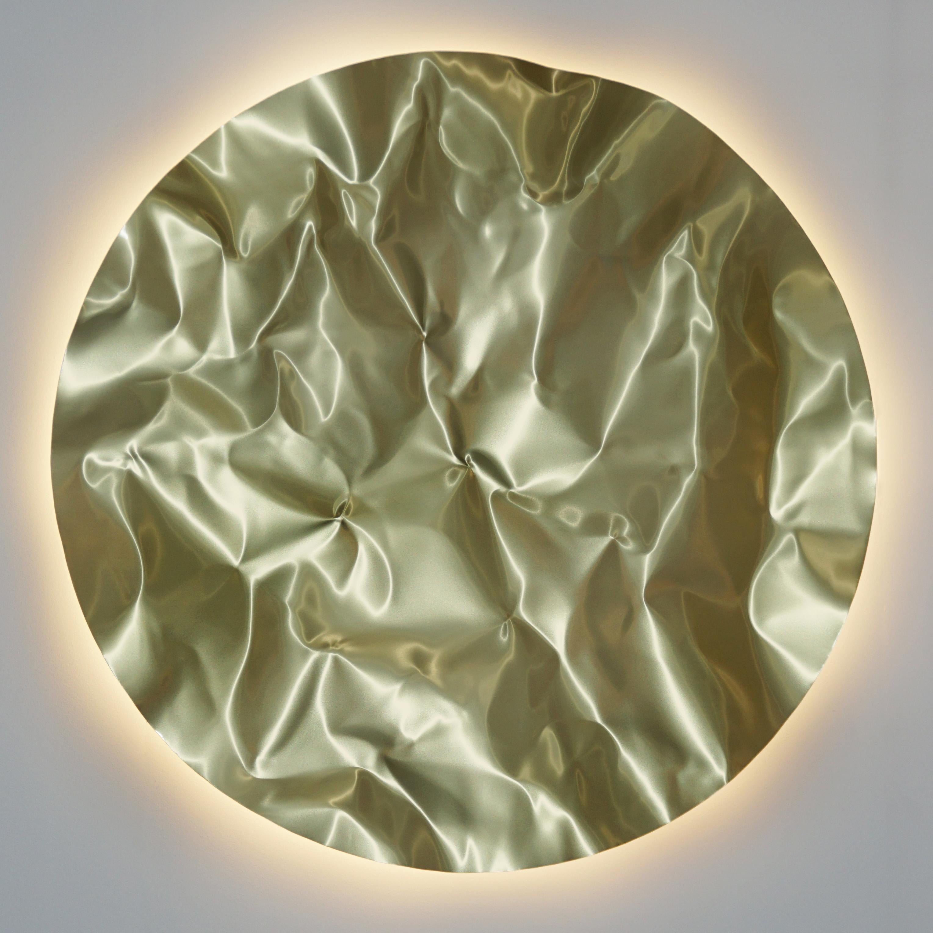 LED-Lüstermedaillon mit hinten beleuchtetem Lüster aus satiniertem Pyrit, 60 Zoll, handgeformt (Aluminium) im Angebot