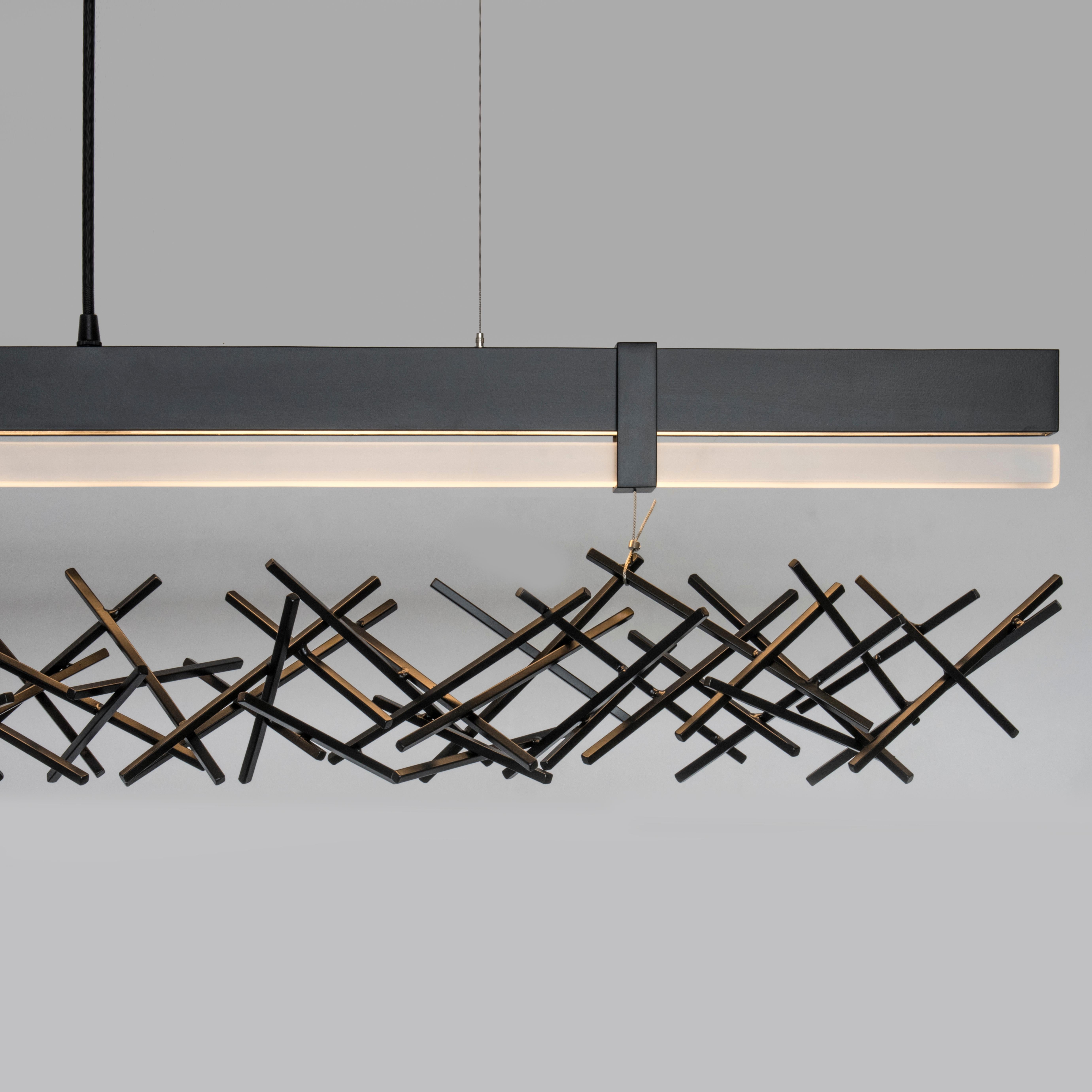 XXI secolo e contemporaneo Ciondolo LED Level Criss-Cross, ottone satinato in vendita