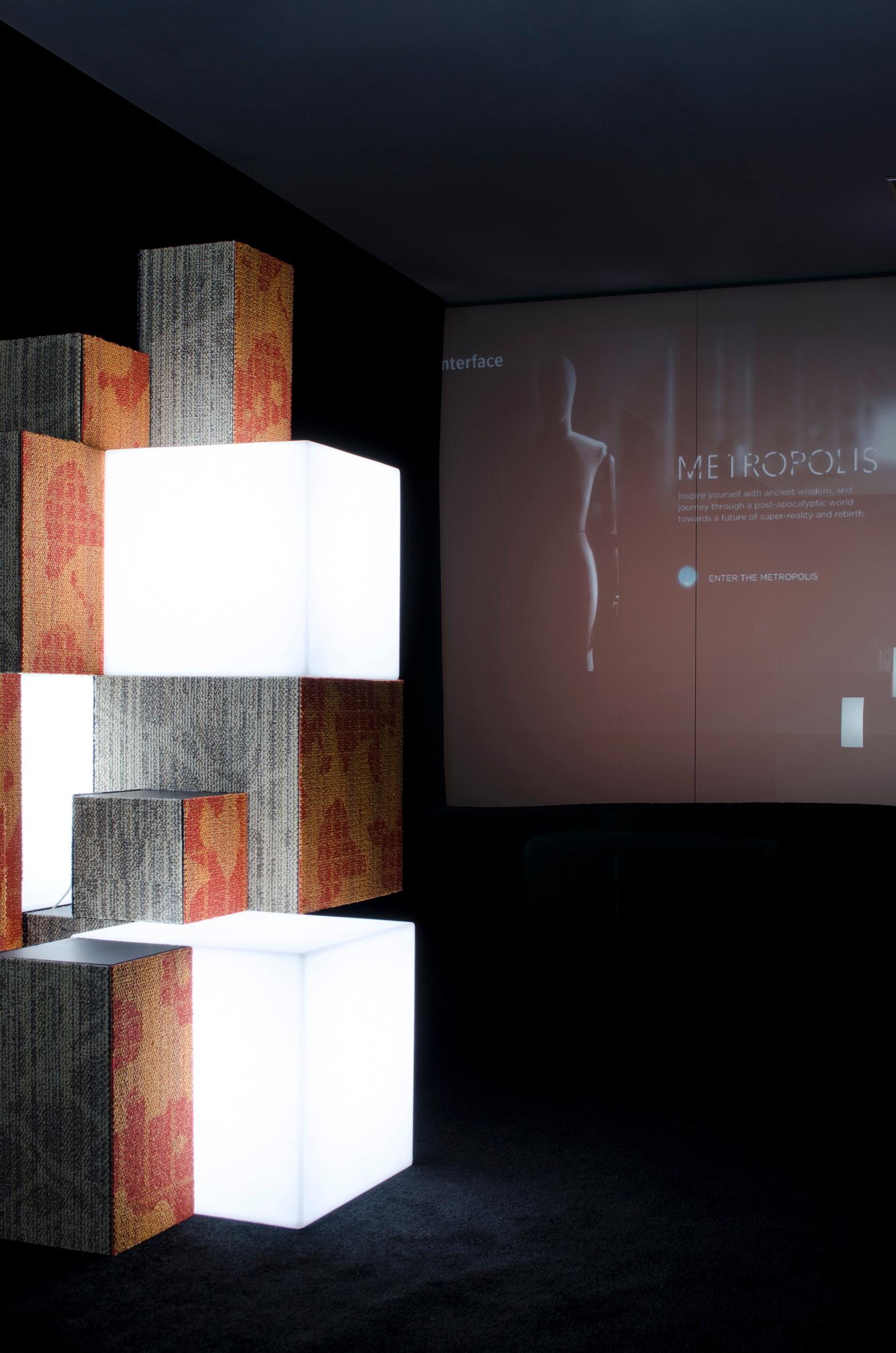 LED Light White Cubo Pouf Hocker von SLIDE Studio (21. Jahrhundert und zeitgenössisch) im Angebot