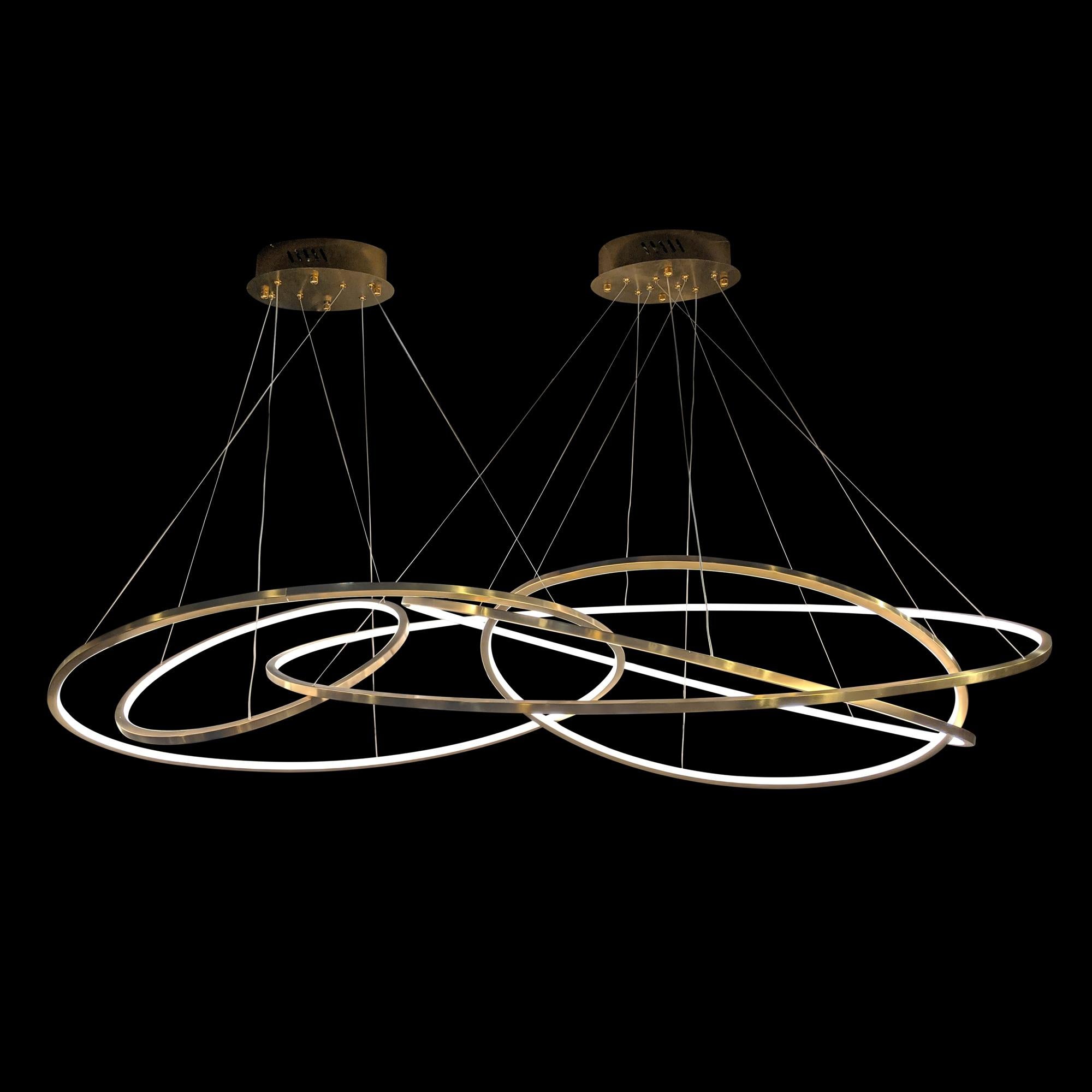 Elegant grouping of 5 oval metal rings with integrated LED diffusing a clean natural light.
Brushed gold finish.
Dimmable LED 3000K.