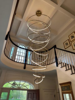 LED Swirl 11 Ring Swirl Chandelier Lights Montré en finition or poli