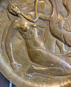 "Leda y el cisne", obra maestra Art Decó en bronce repujado del artista de Milwaukee