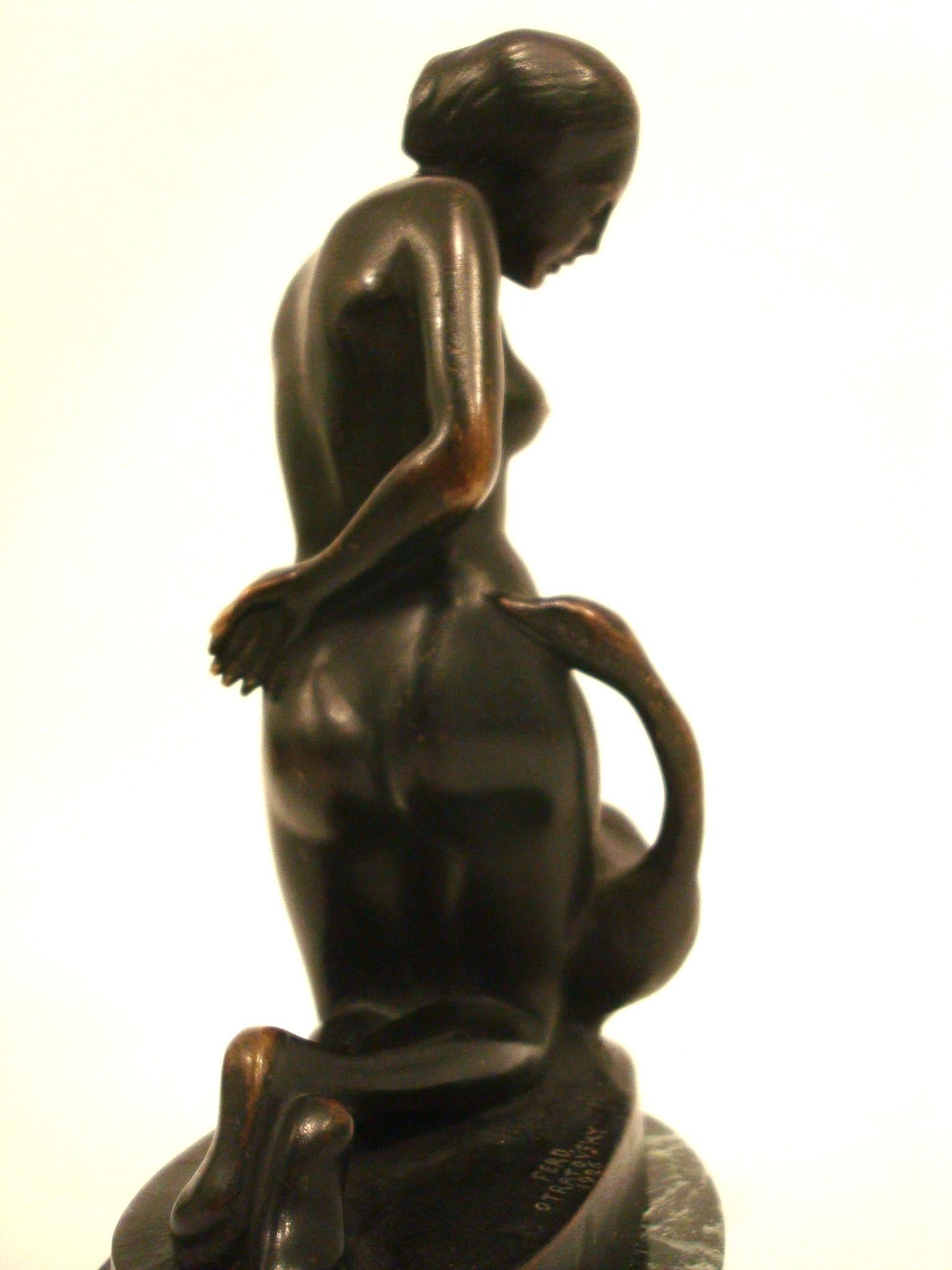 Leda e il cigno Scultura in bronzo di Ferd Otratovsky in vendita 3