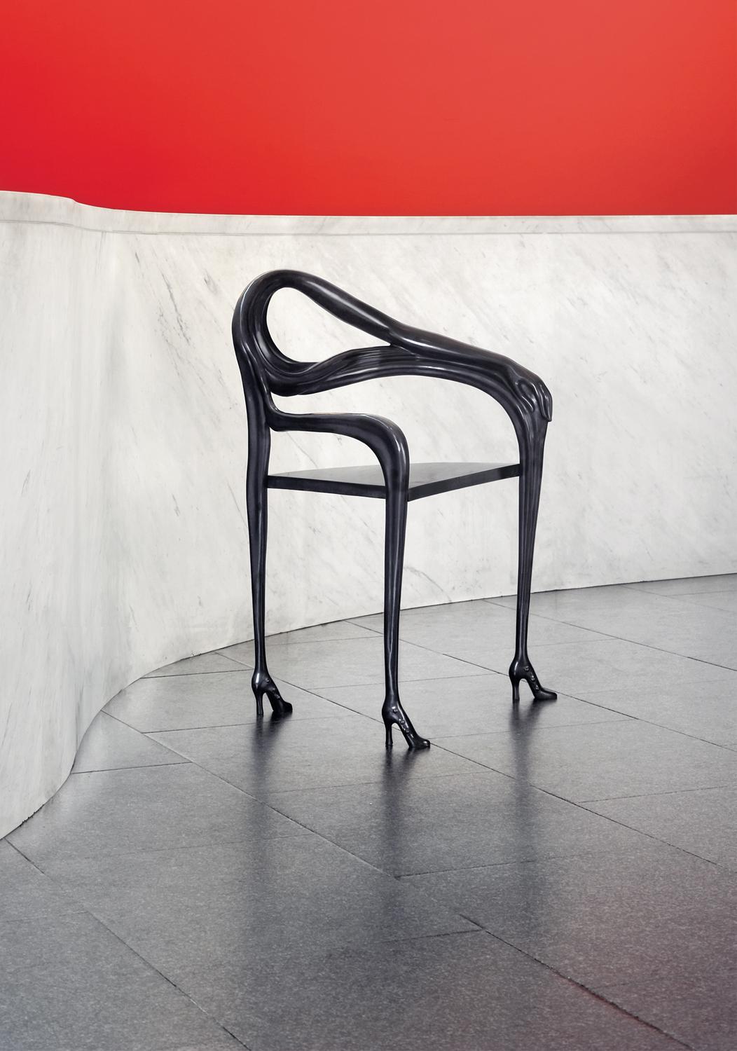 Leda Blacklabel Sessel, Limitierte Auflage, Salvador Dalí
Limitiert auf 105 Stück
Design inspiriert von einem Kunstwerk von Salvador Dalí
Abmessungen: 47 x 60 x 92 H cm
MATERIALIEN: Struktur aus poliertem Messingguss.

Design inspiriert von