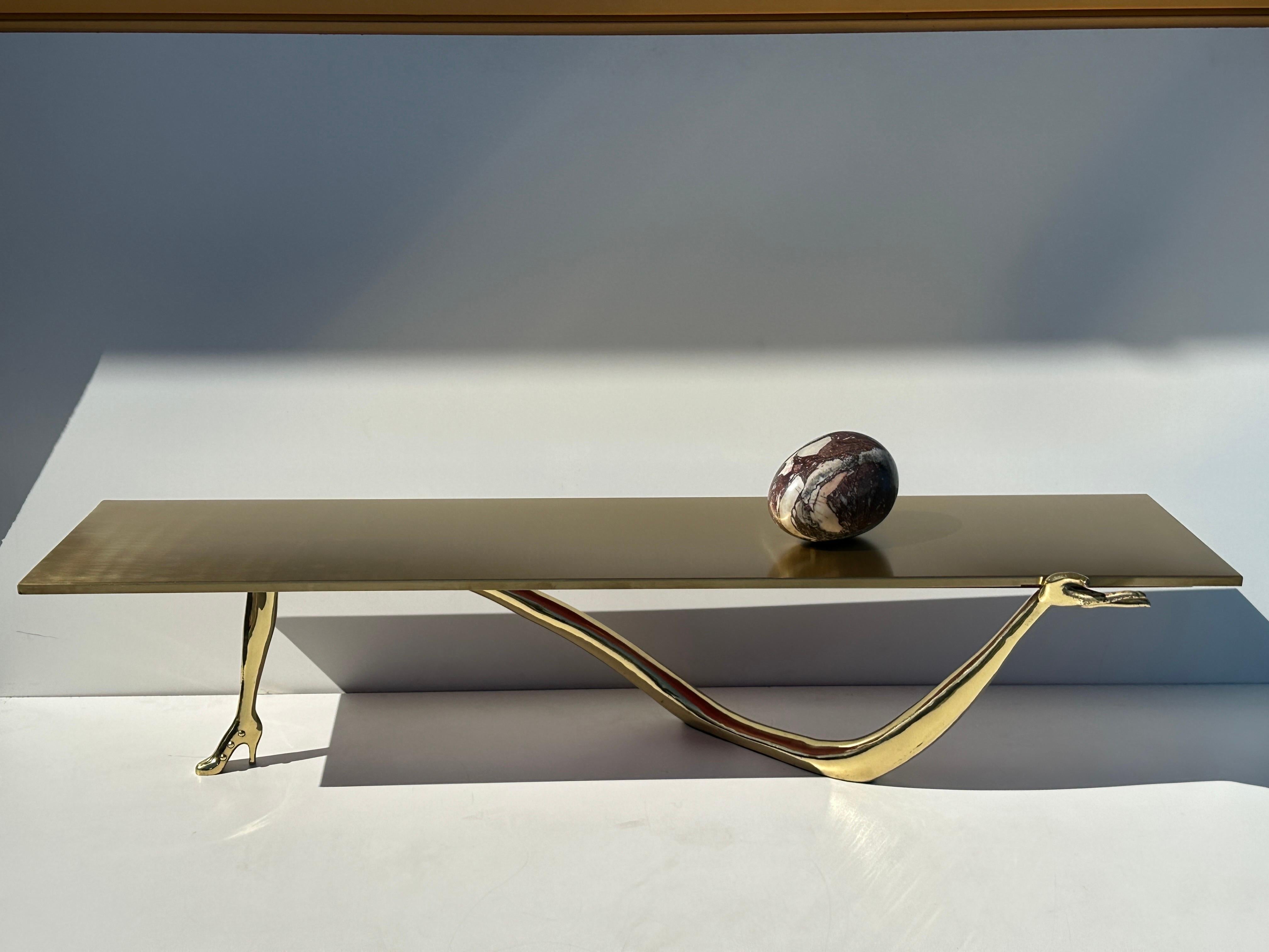 Espagnol Table basse en laiton LEDA de Salvador Dali en vente