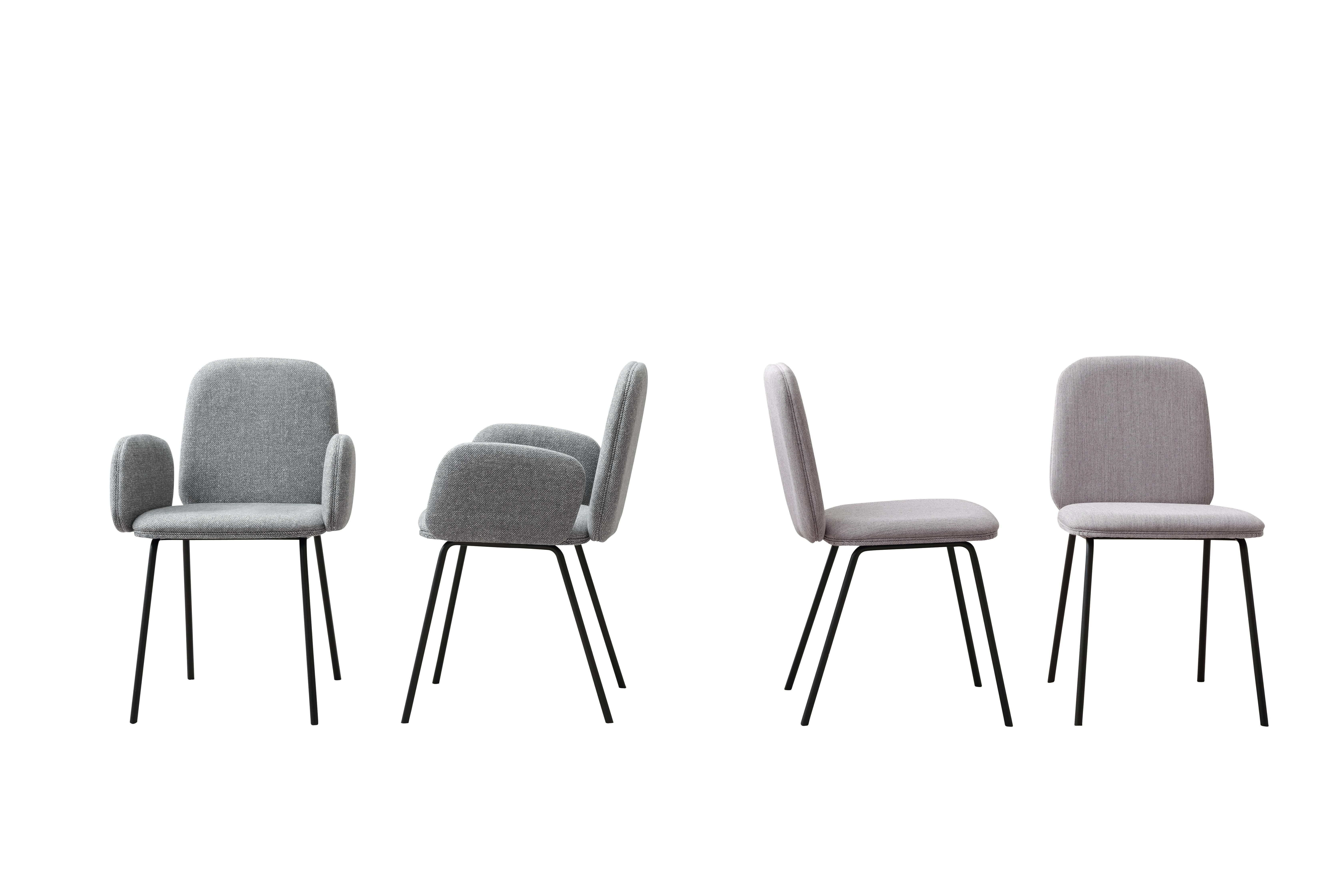 Moderne Fauteuil à coussin Leda avec base en métal noir, par Francesco Beghetto en vente
