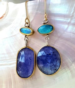 Leda Jewel Co Lightning Ridge Opal-Ohrringe mit Tansanit-Tropfen im Rosenschliff