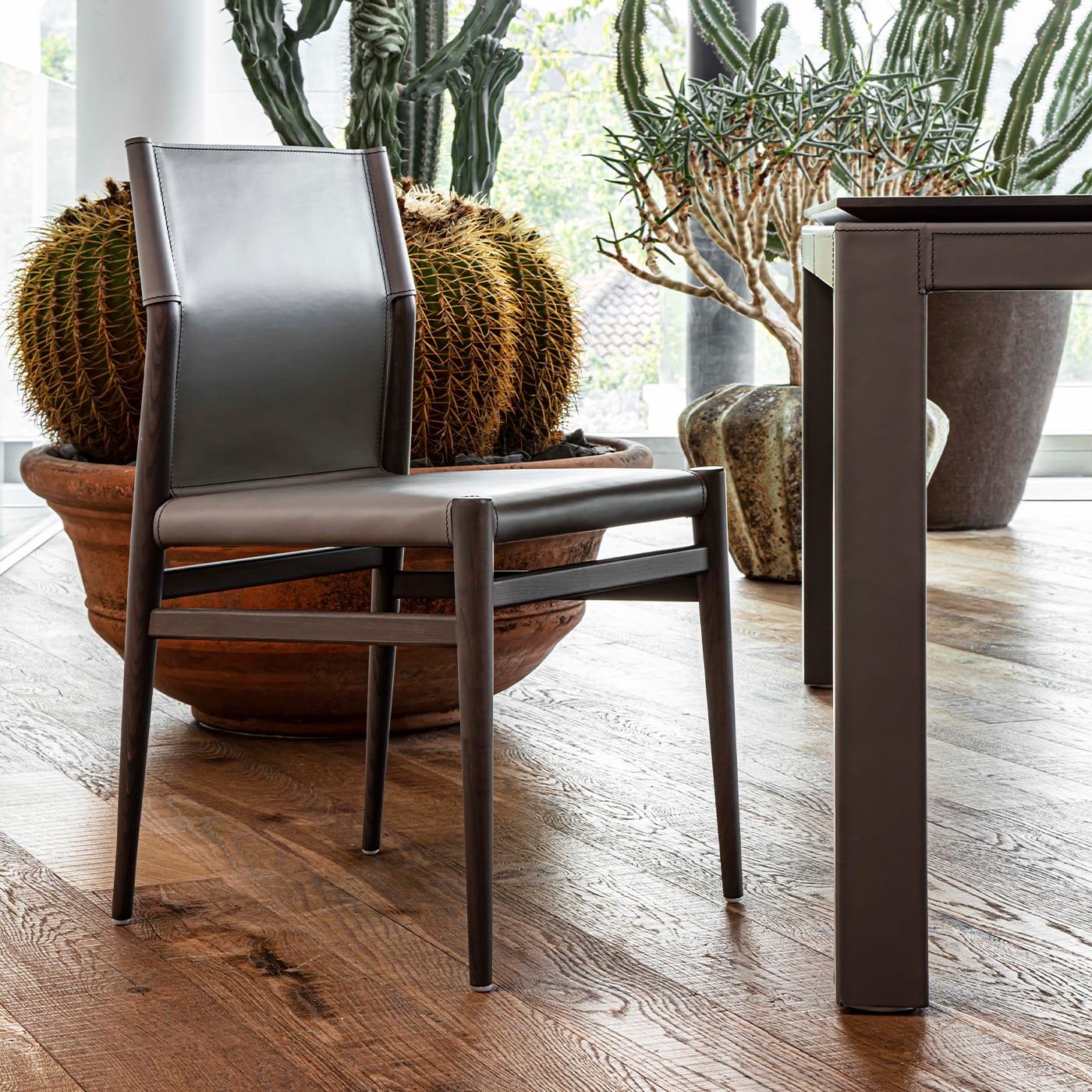 Ledermann-Stuhl von Tom Kelley (Moderne) im Angebot