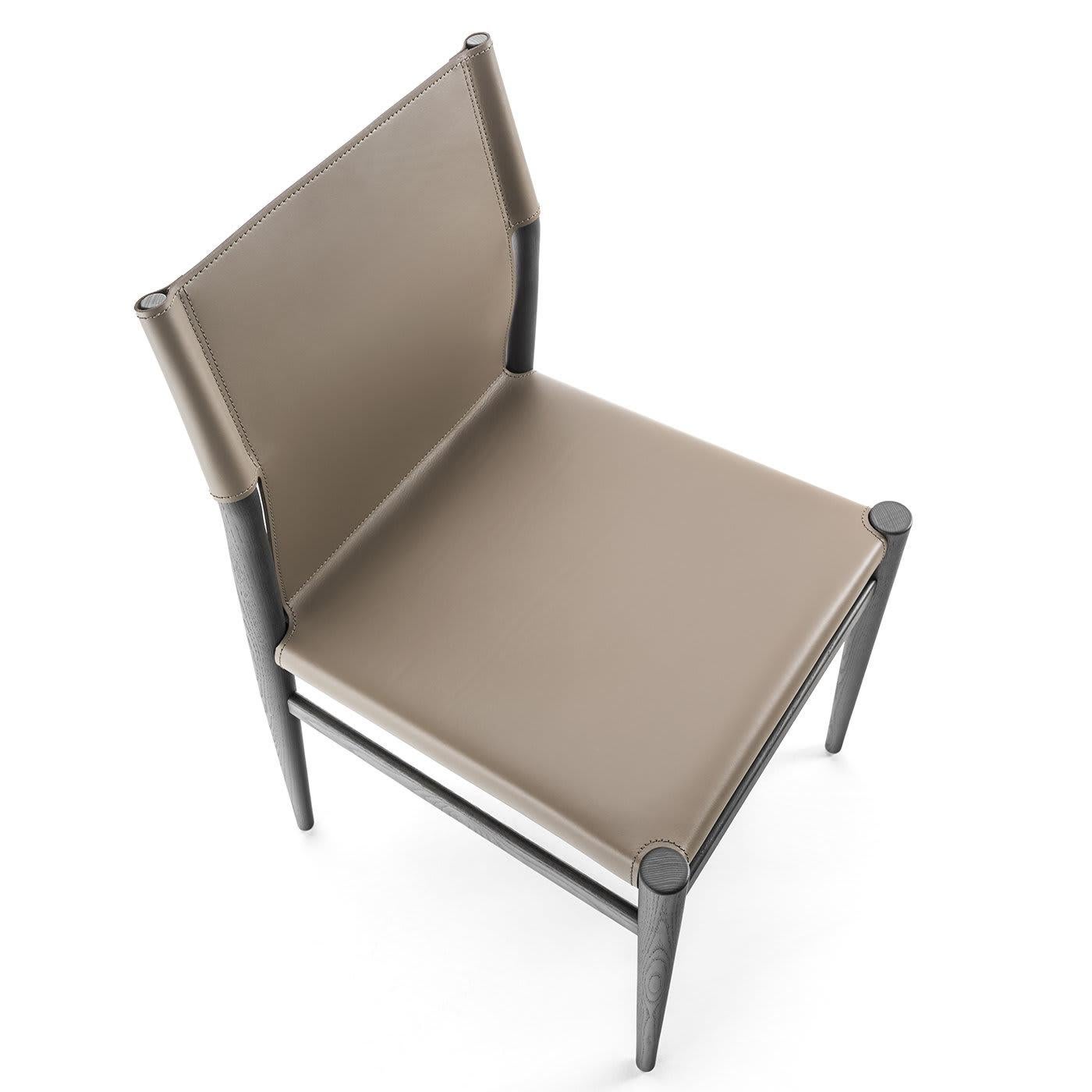 Ledermann-Stuhl von Tom Kelley im Zustand „Neu“ im Angebot in Milan, IT