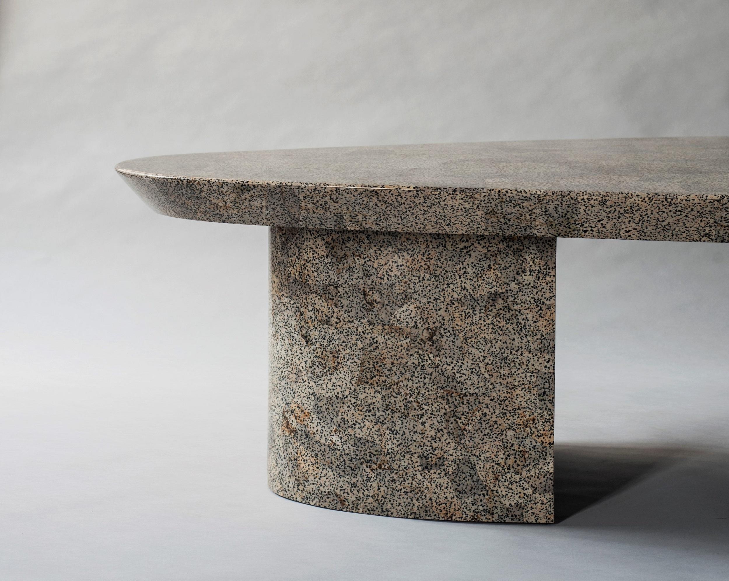 Moderne Table basse à rebord par DeMuro Das en jaspe dalmatien en vente