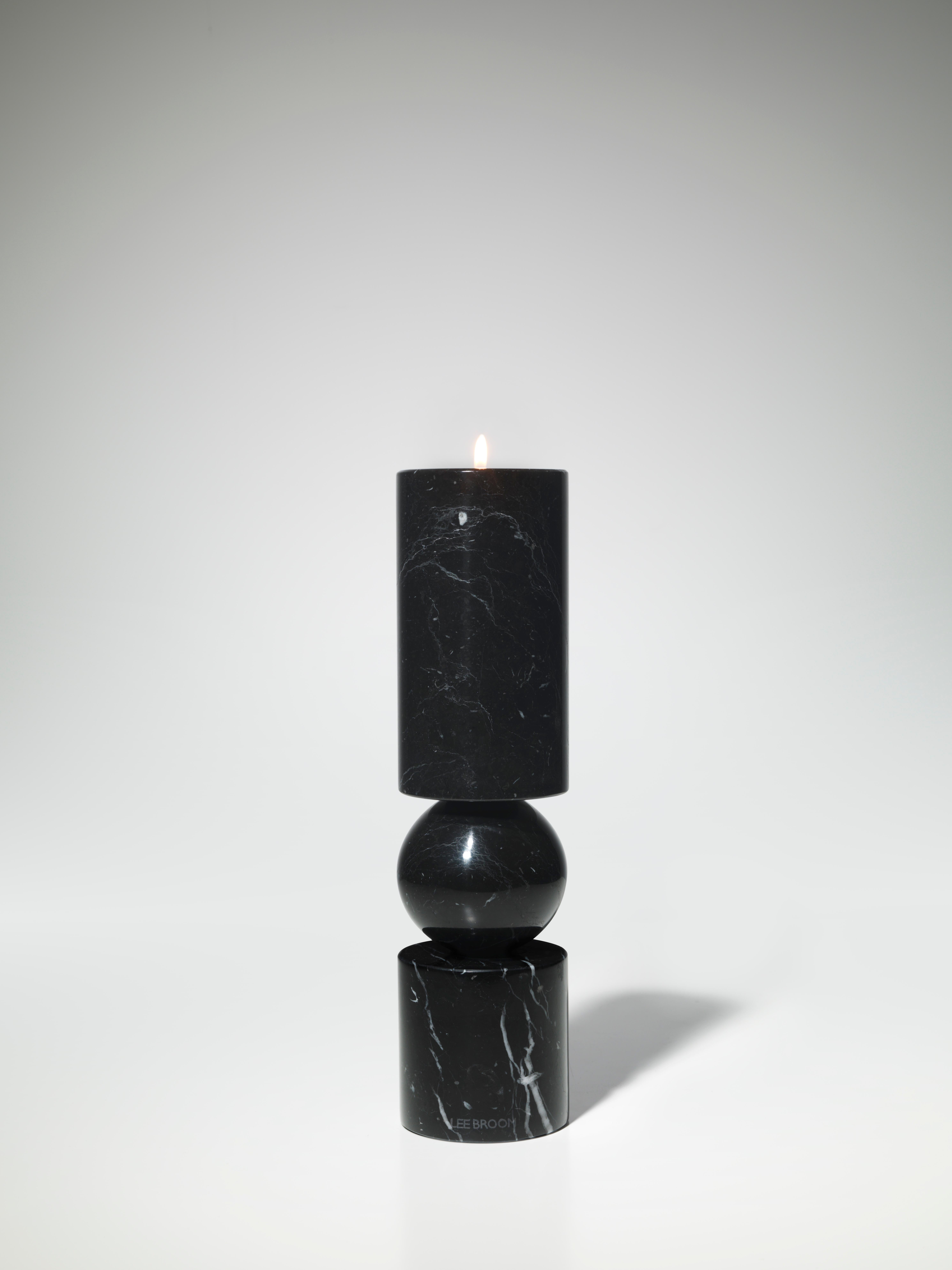A play on the concept of pivots and supports, Fulcrum is a sculptural and monolithic candlestick whose cylindrical stem appears to balance on a central sphere. 

Includes large clear cup tealight candle.