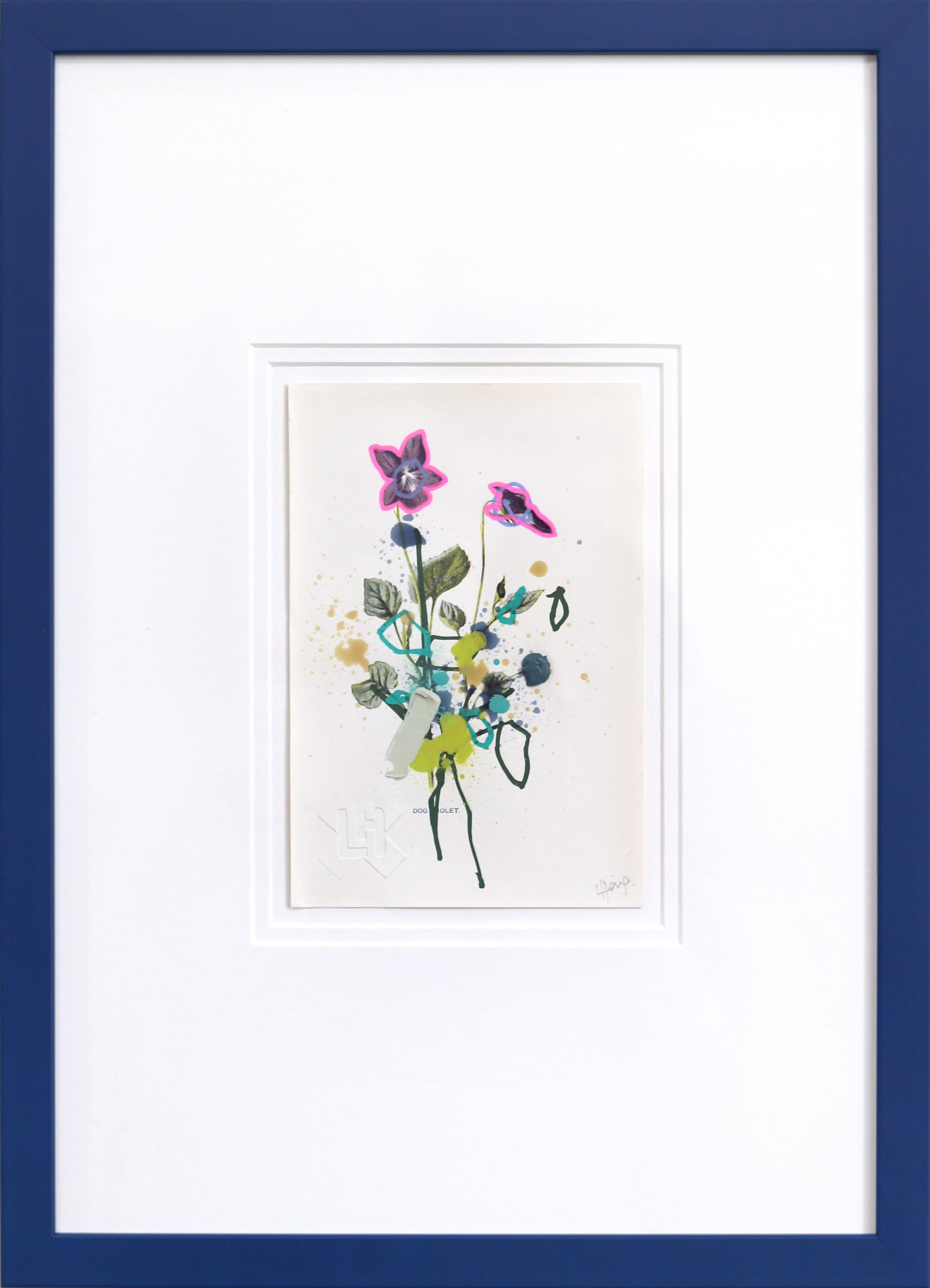 Dog Violet - opera d'arte a tecnica mista con natura morta floreale blu navy incorniciata