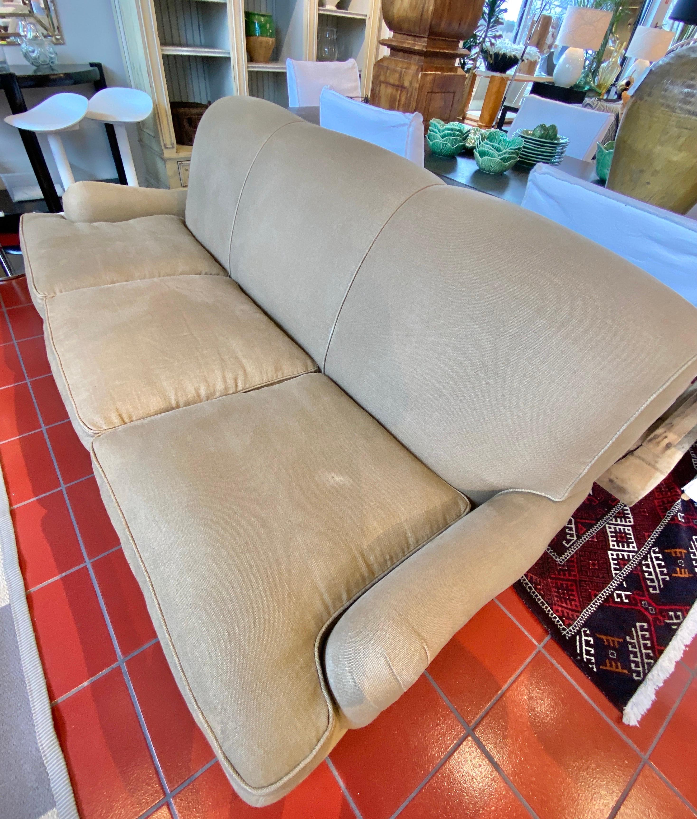 Lee Industries English Arm Sofa in Tan Linen In Good Condition In Bridgehampton, NY