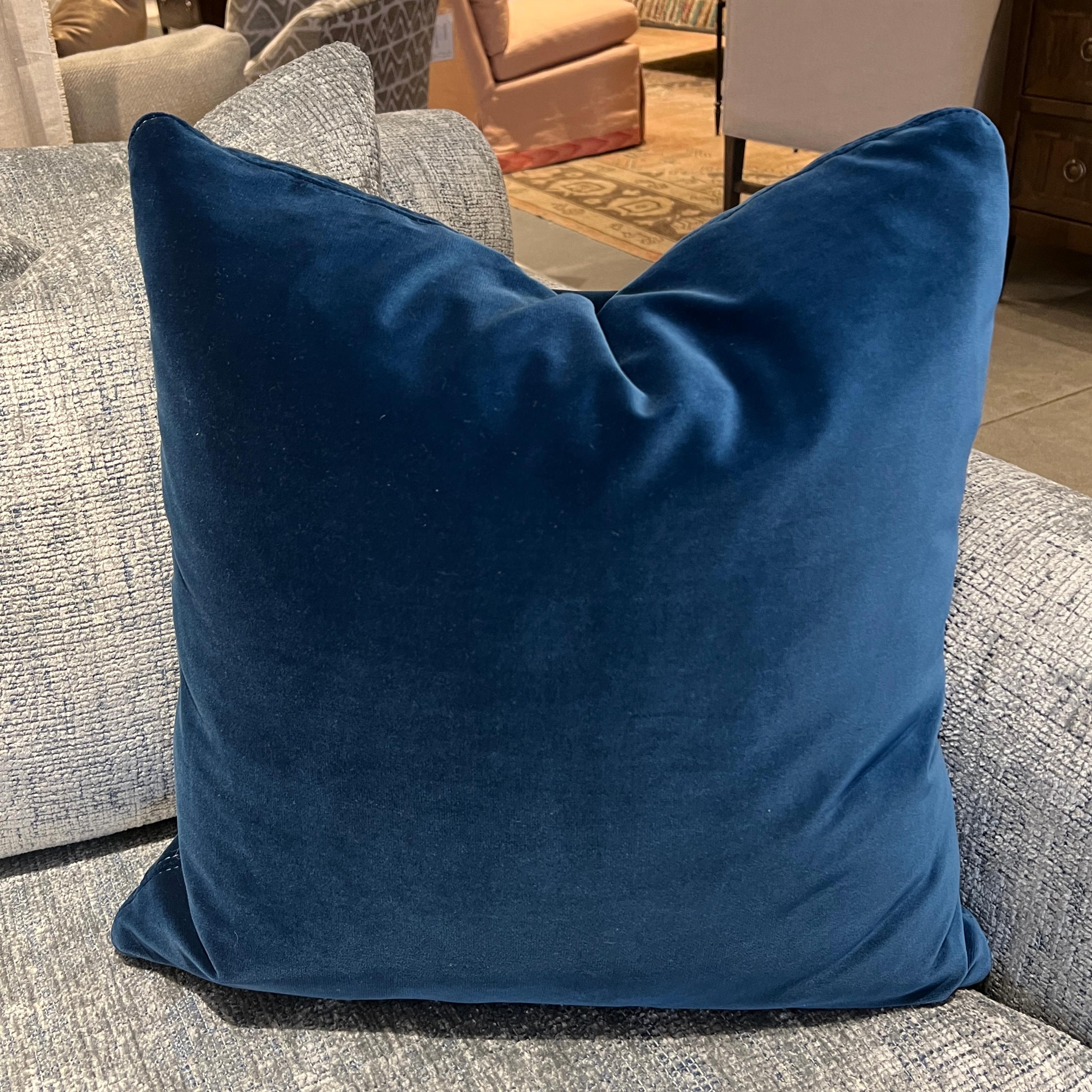 Ultra-soft crushed velvet pillow from Lee Industries. Add an elevated touch to your living room or bedroom. Topstitch finish with hidden zipper. Feather down pillow insert included.
Color: Peacock
Fabric content: 50% Acrylic, 26% Cotton, and 24%