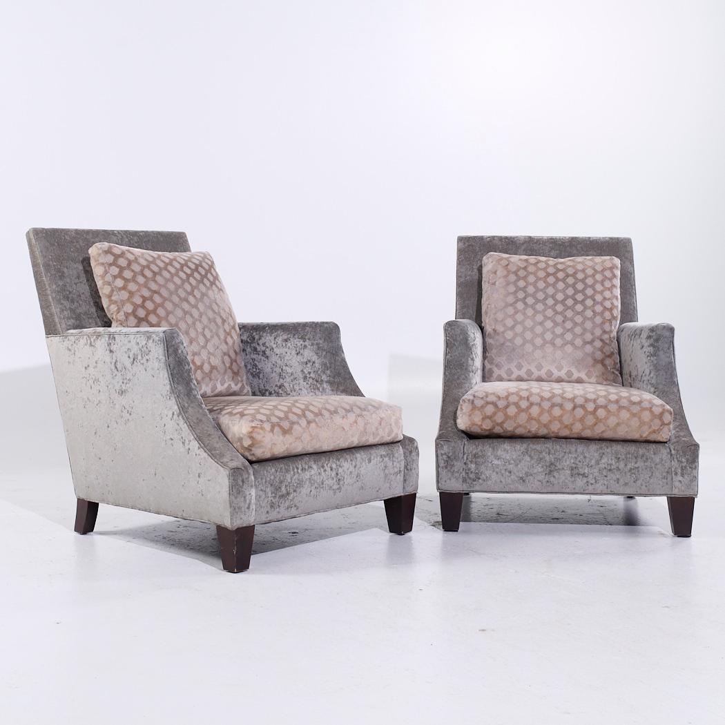Lee Industries Chaise longue tapissée - Paire

Chaque chaise mesure : 33 de large x 39 de profond x 38,5 de haut, avec une hauteur d'assise de 18 et une hauteur d'accoudoir de 26,5 pouces.

Nous prenons nos photos dans un studio à éclairage contrôlé