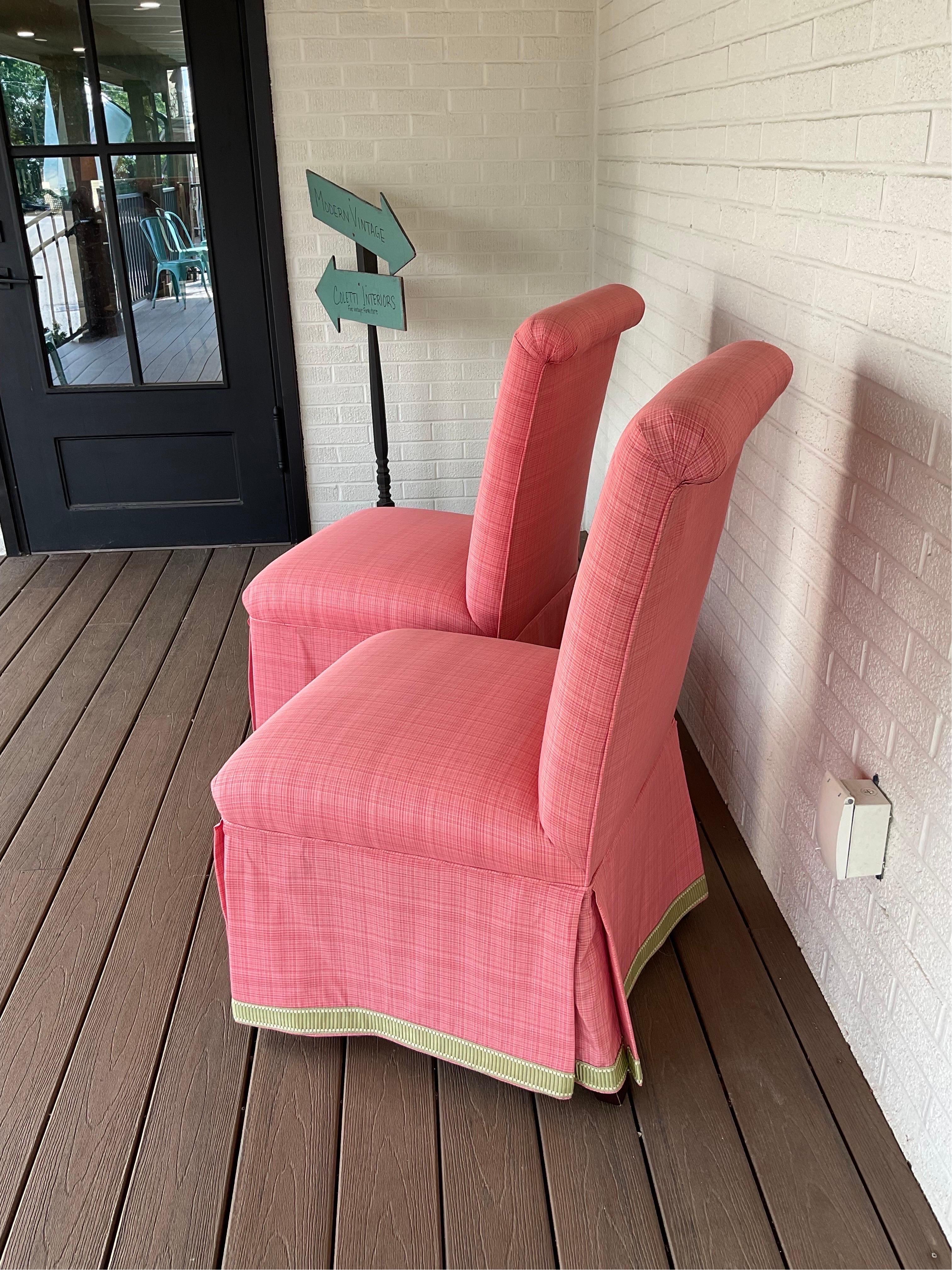 Fin du 20e siècle Lee Jofa Custom Parsons Chairs - une paire en vente