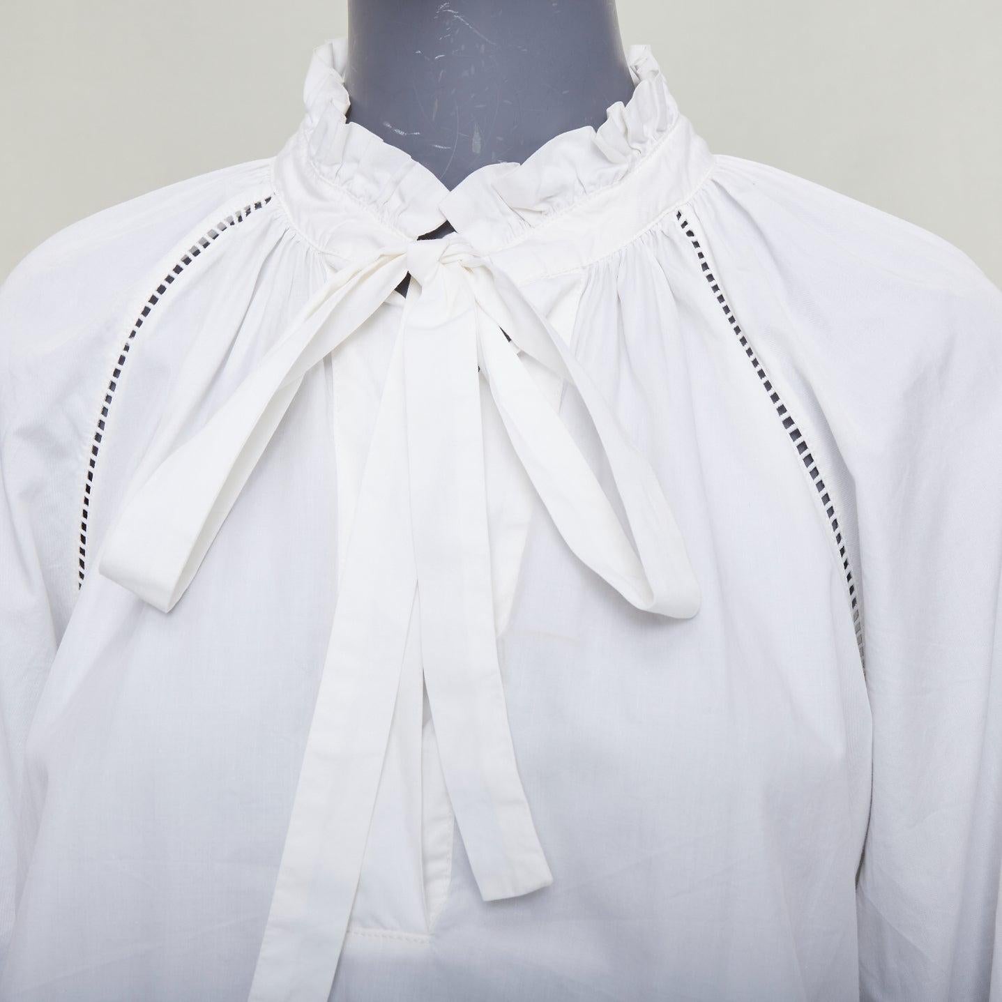 LEE MATHEWS camicetta in cotone bianco con volant e pizzo Sz.1 XS
Riferimento: JECW/A00017
Marchio: Lee Mathews
Materiale: Cotone
Colore: bianco
Modello: Tinta unita
Chiusura: autocollante
Dettagli extra: Cuciture a reticolo.
Prodotto in:
