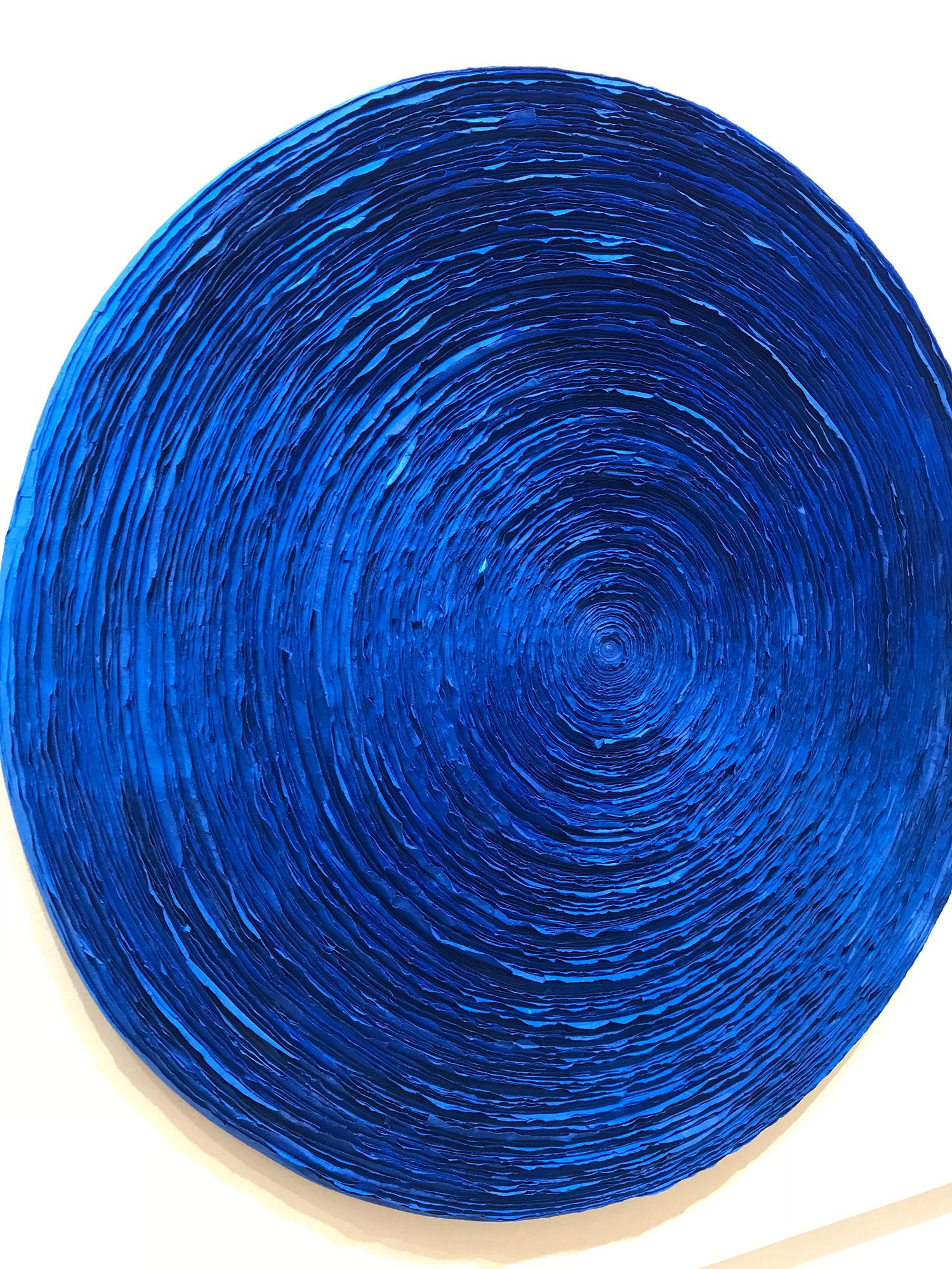 Zeitgenössisches Gemälde „Wave (Electric Blue)“ aus Mischtechnik auf Tafel (Blau), Abstract Painting, von Lee Ok-nam
